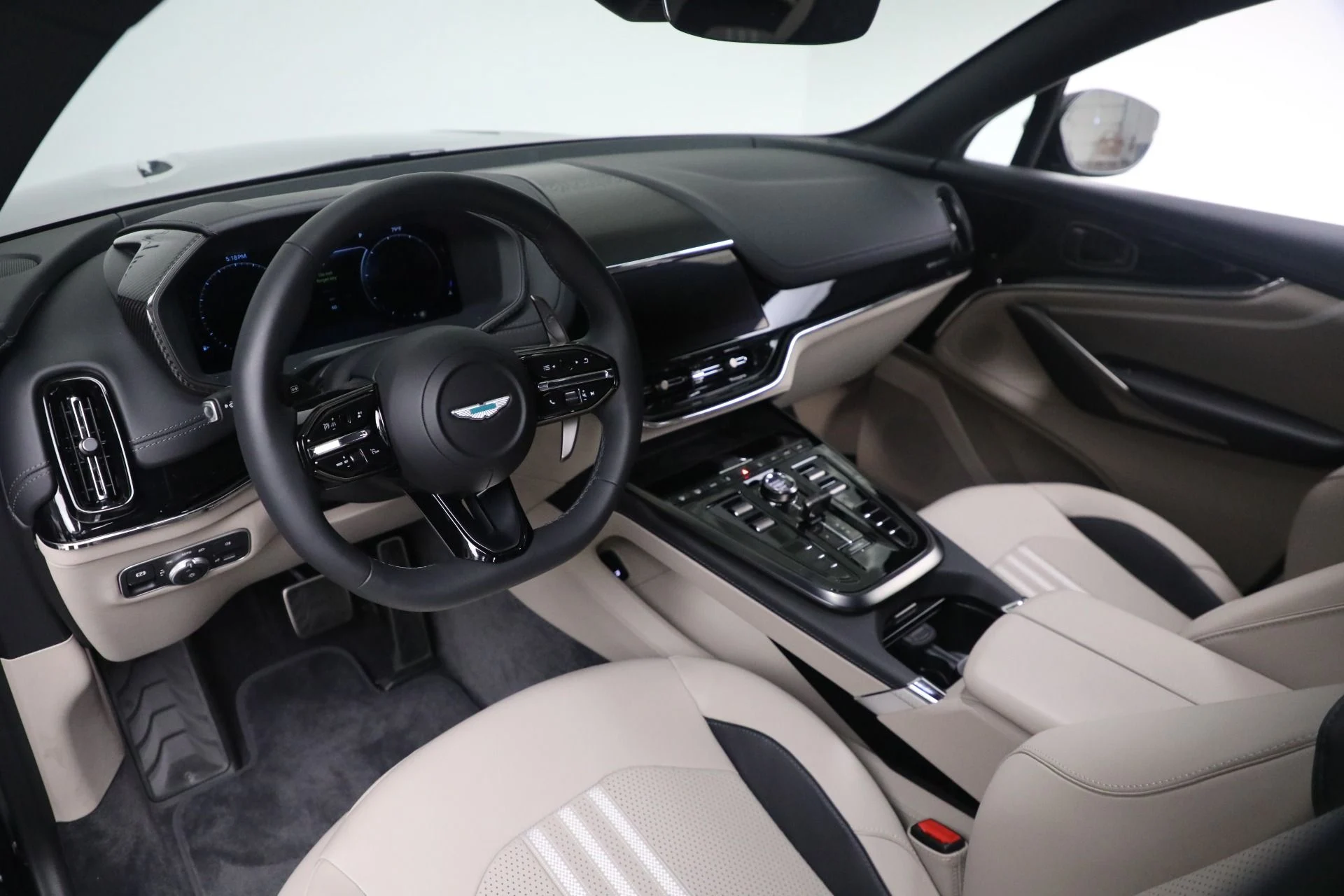 mph020_4239300084_New_2025_Aston_Martin_DBX_707_b4640baa6f