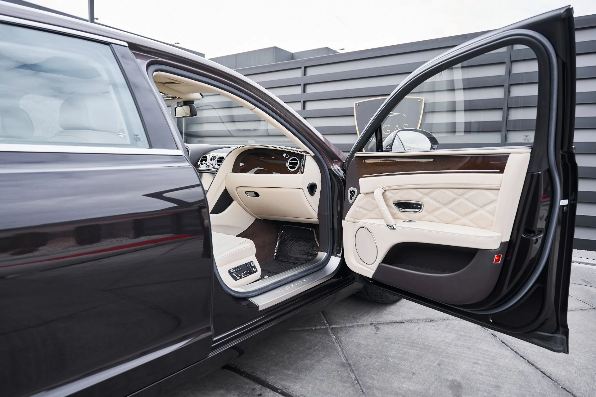 mph020_4239936058_Used_2015_Bentley_Flying_Spur_V8_1769278330_c2efce38d6