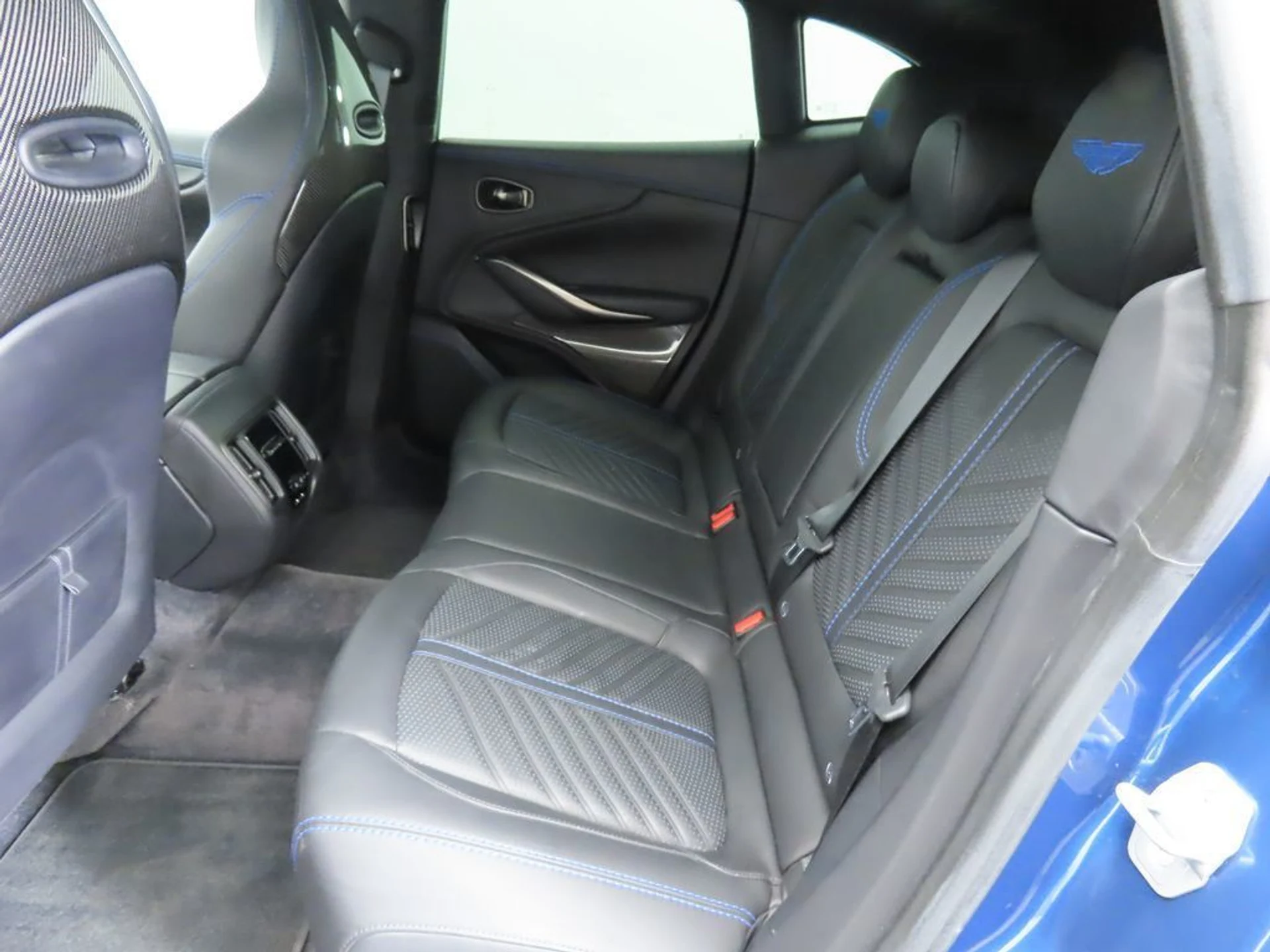 mph020_4243451849_used_2023_aston_martin_dbx_707awd_8119_22979398_21_1024_3bf5196586