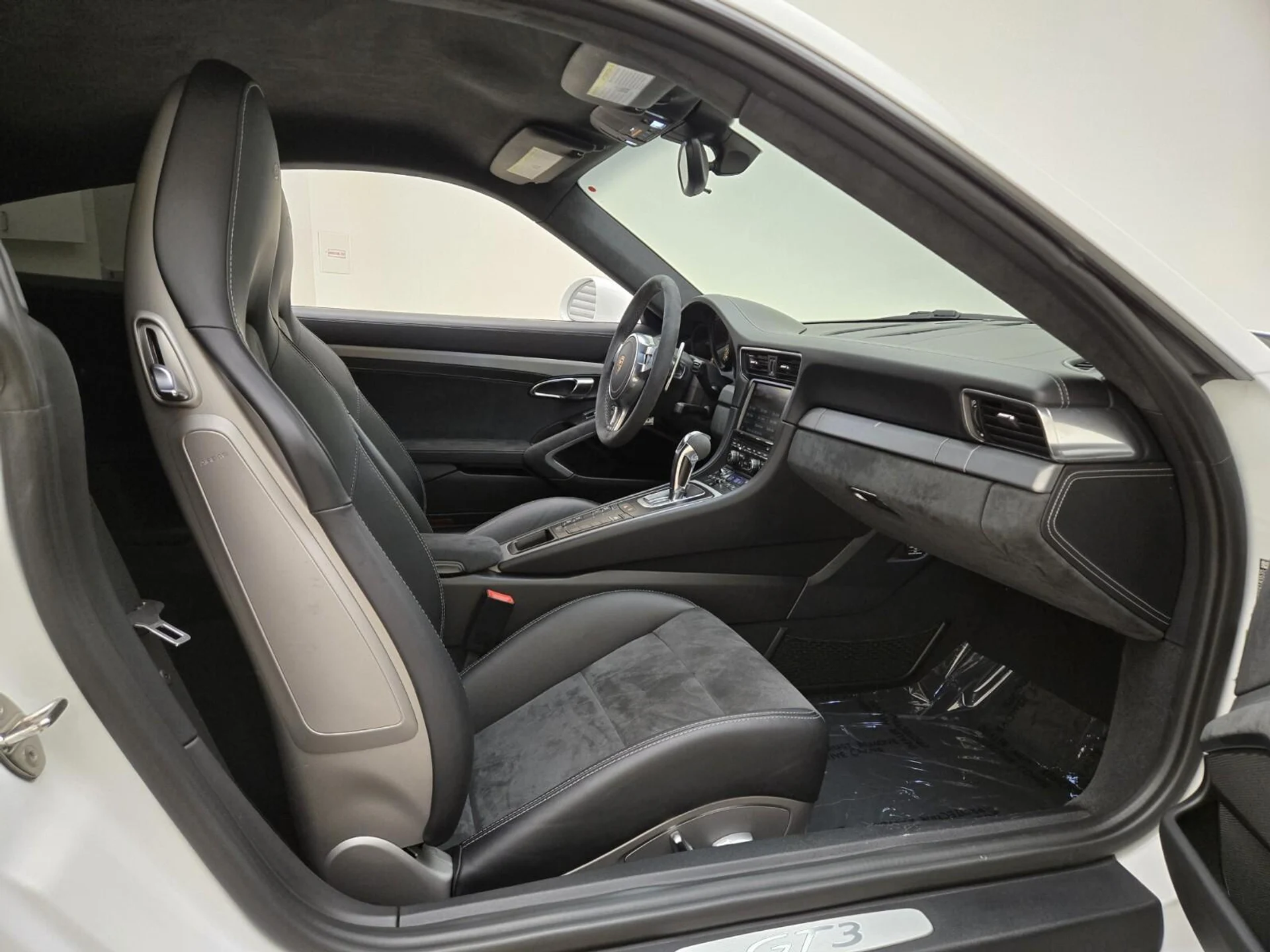 mph020_4244493964_Used_2015_Porsche_911_GT_3_1756192116_618d70df64