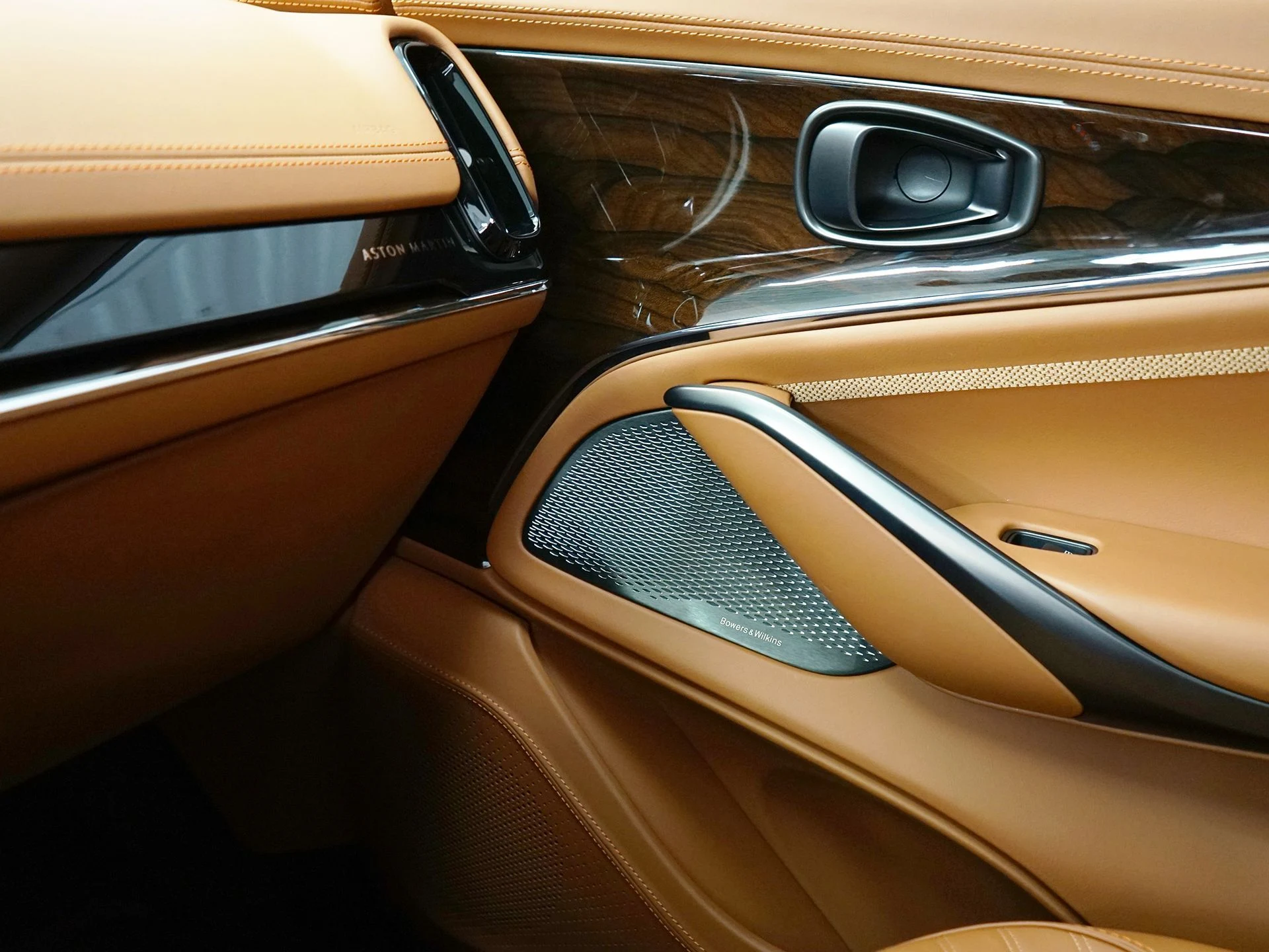 mph020_4246073531_77469b4dd5ec0e684dbb60d07a4acb92x_321c8a3c40