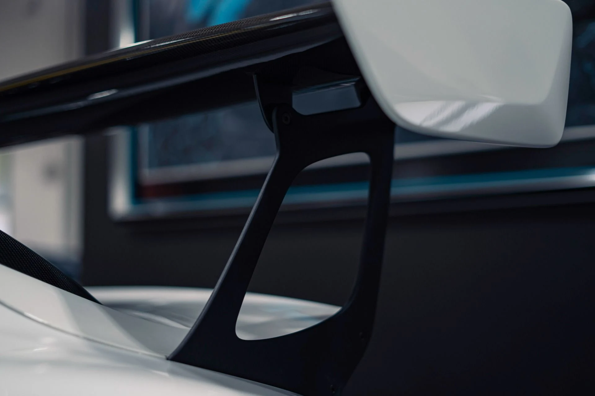 mph020_4246250893_Used_2018_Porsche_911_GT_2_RS_1777474085_fbb484bf13