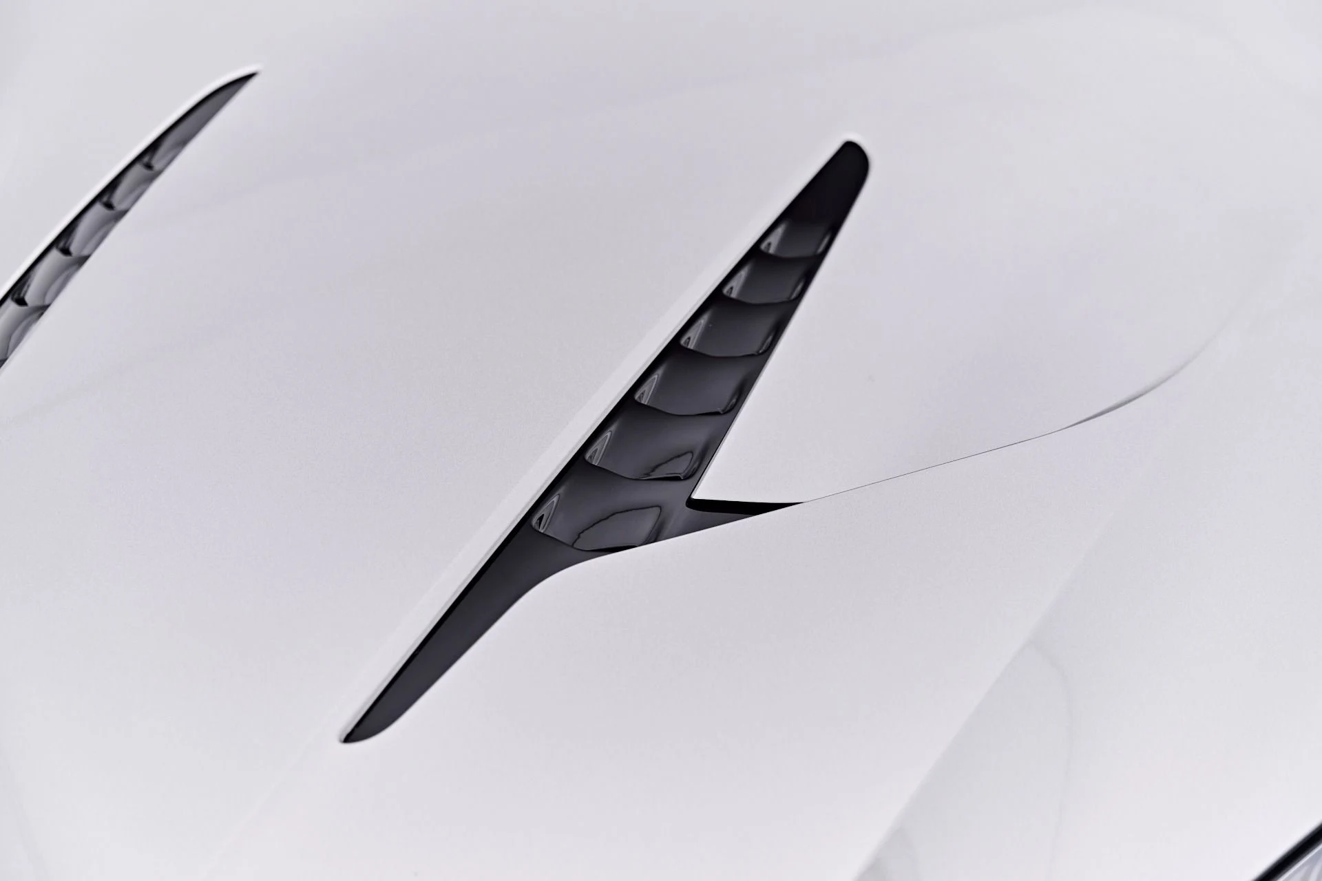 mph020_4247158469_Used_2025_Aston_Martin_Vanquish_V12_1786045796_d80f49a23d