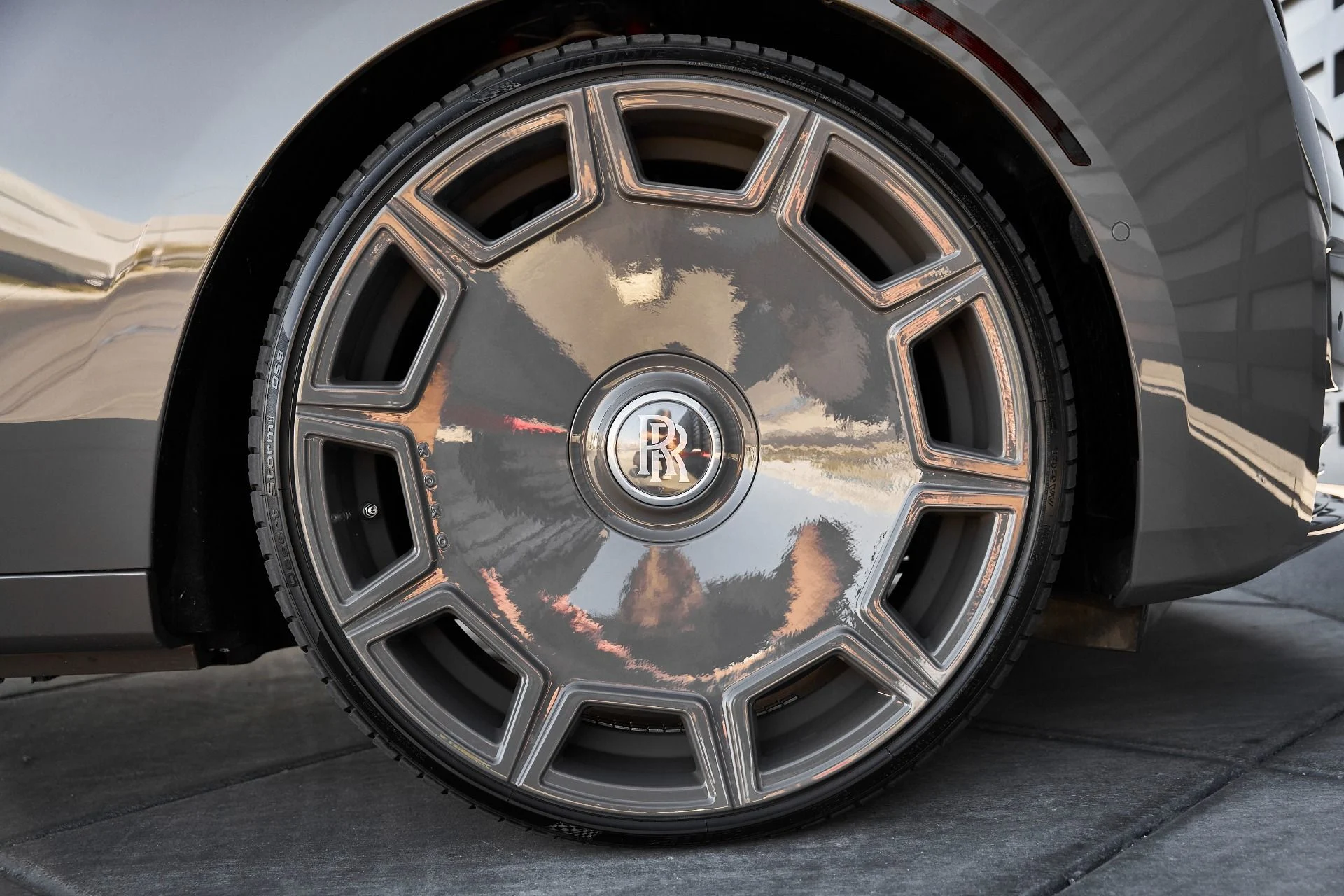 mph020_4251408248_Used_2025_Rolls_Royce_Ghost_Base_1770172815_8d9a7a29c2