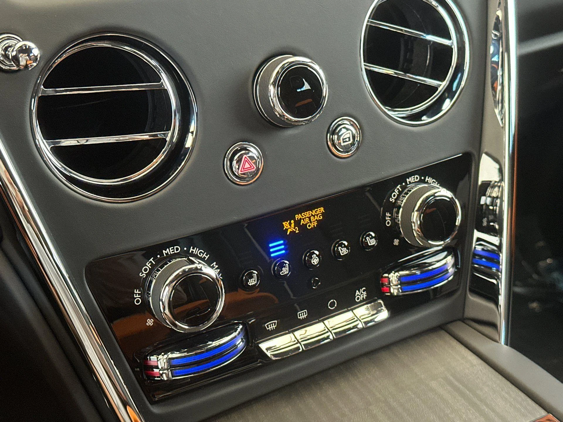 mph020_4253228538_New_2027_Rolls_Royce_Cullinan_Sport_Utility_1784105452_ca12b7106f