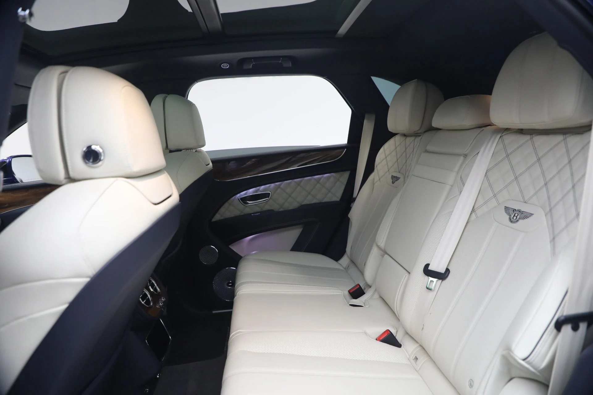 mph020_4274597284_Used_2022_Bentley_Bentayga_V8_1780928742_ef551b4d52