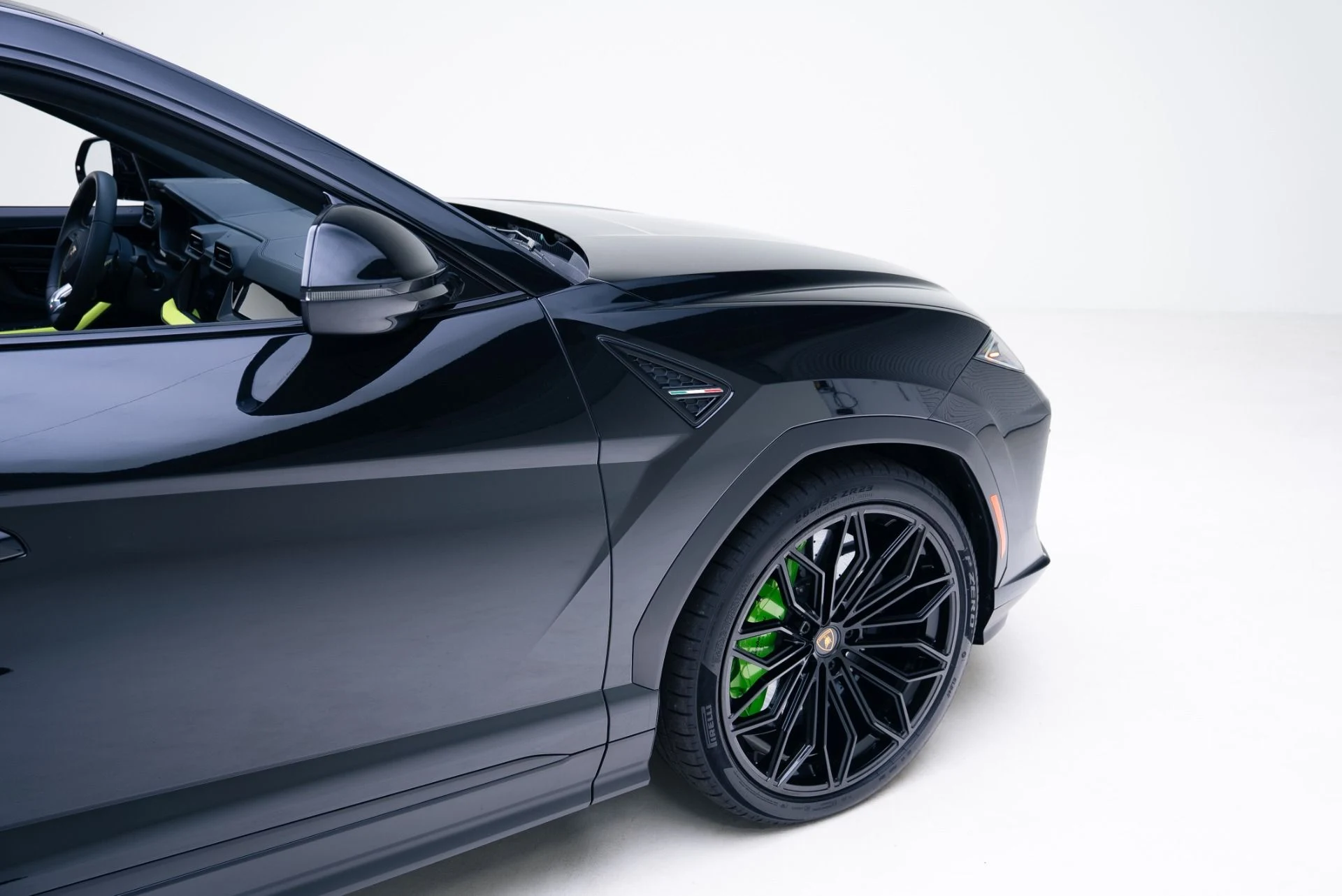 mph020_4287224588_Used_2025_Lamborghini_Urus_SE_1767912107_64fa50d772