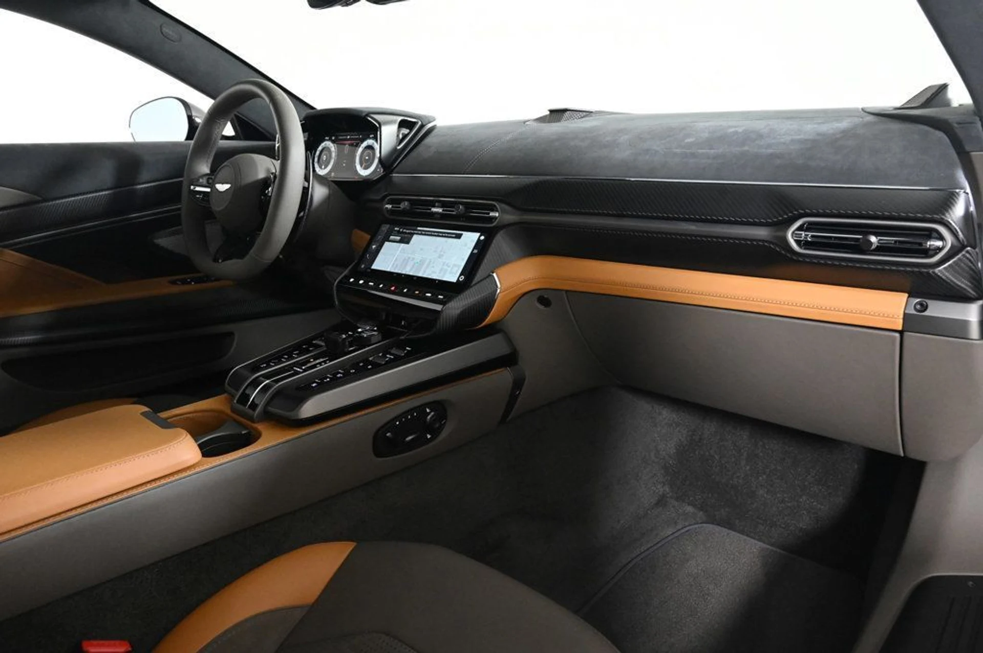 mph020_432671122_used_2025_aston_martin_vanquish_v12_11350_22957360_20_1024_b1884503fe