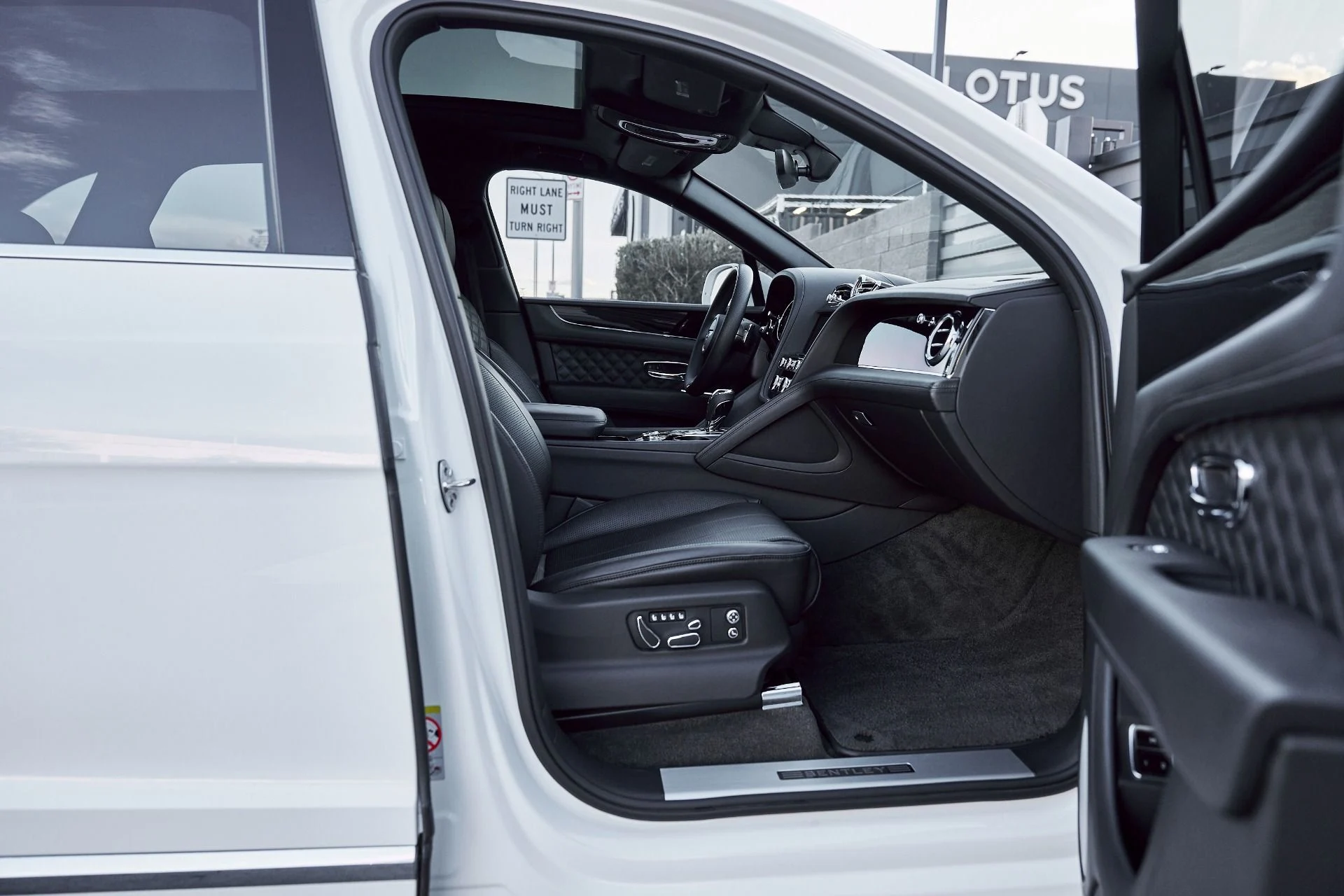 mph020_436671135_Used_2022_Bentley_Bentayga_V8_1768246113_03a921a376