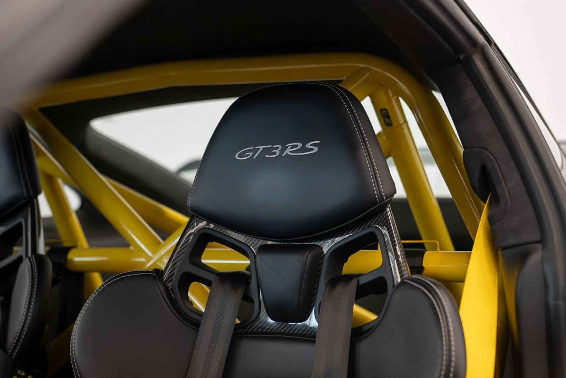 mph020_444095883_porsche_911_2016_jpg_v_1777670076_124ad27ffd