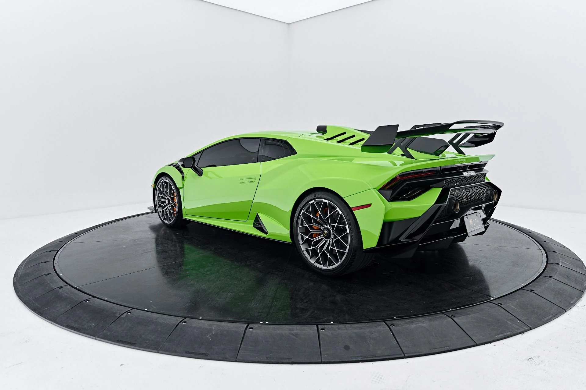 mph020_44539961_Used_2024_Lamborghini_Huracan_STO_Base_1791998208_5b082723c5