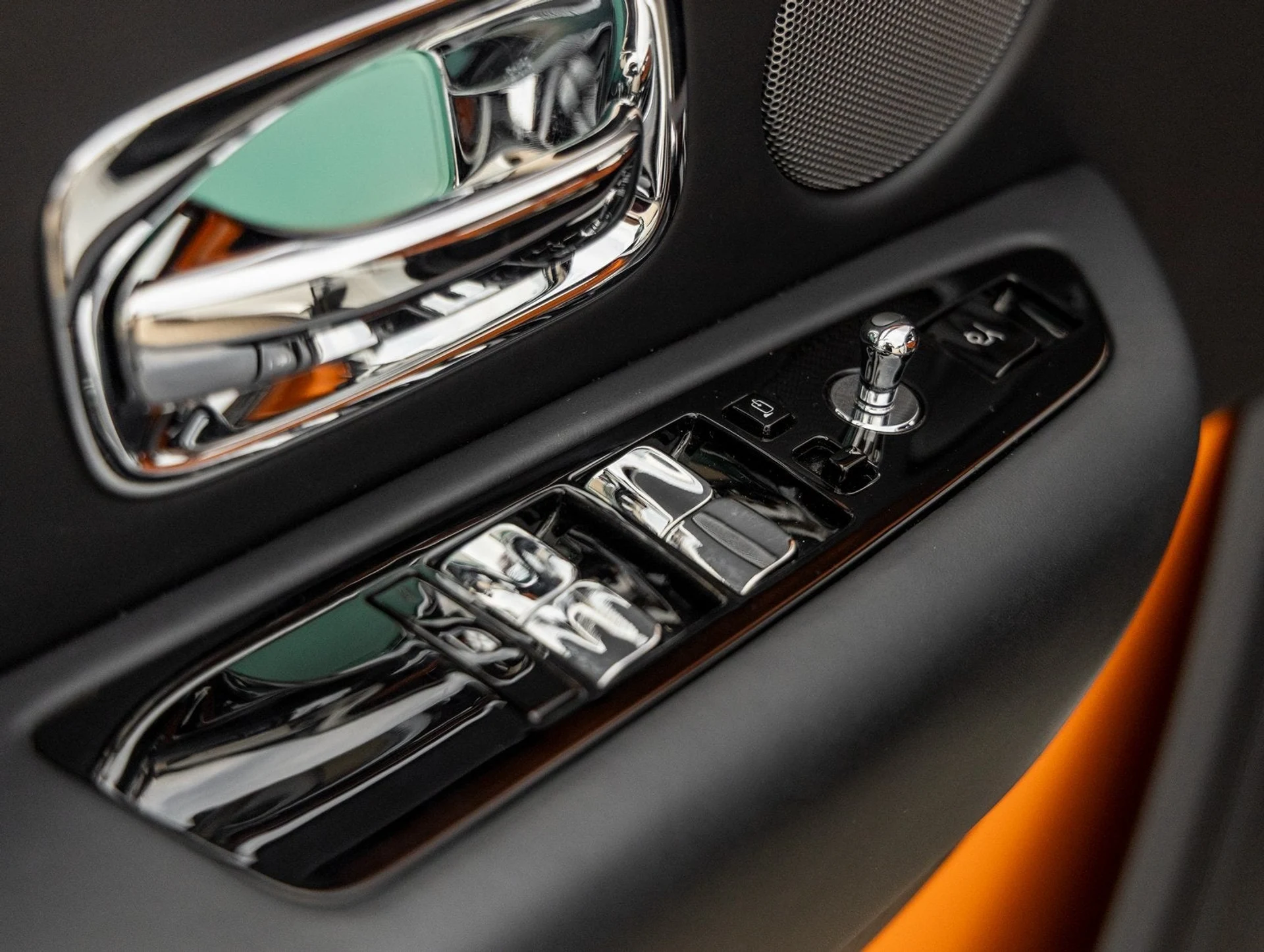 mph020_453994748_21_8428b0100f