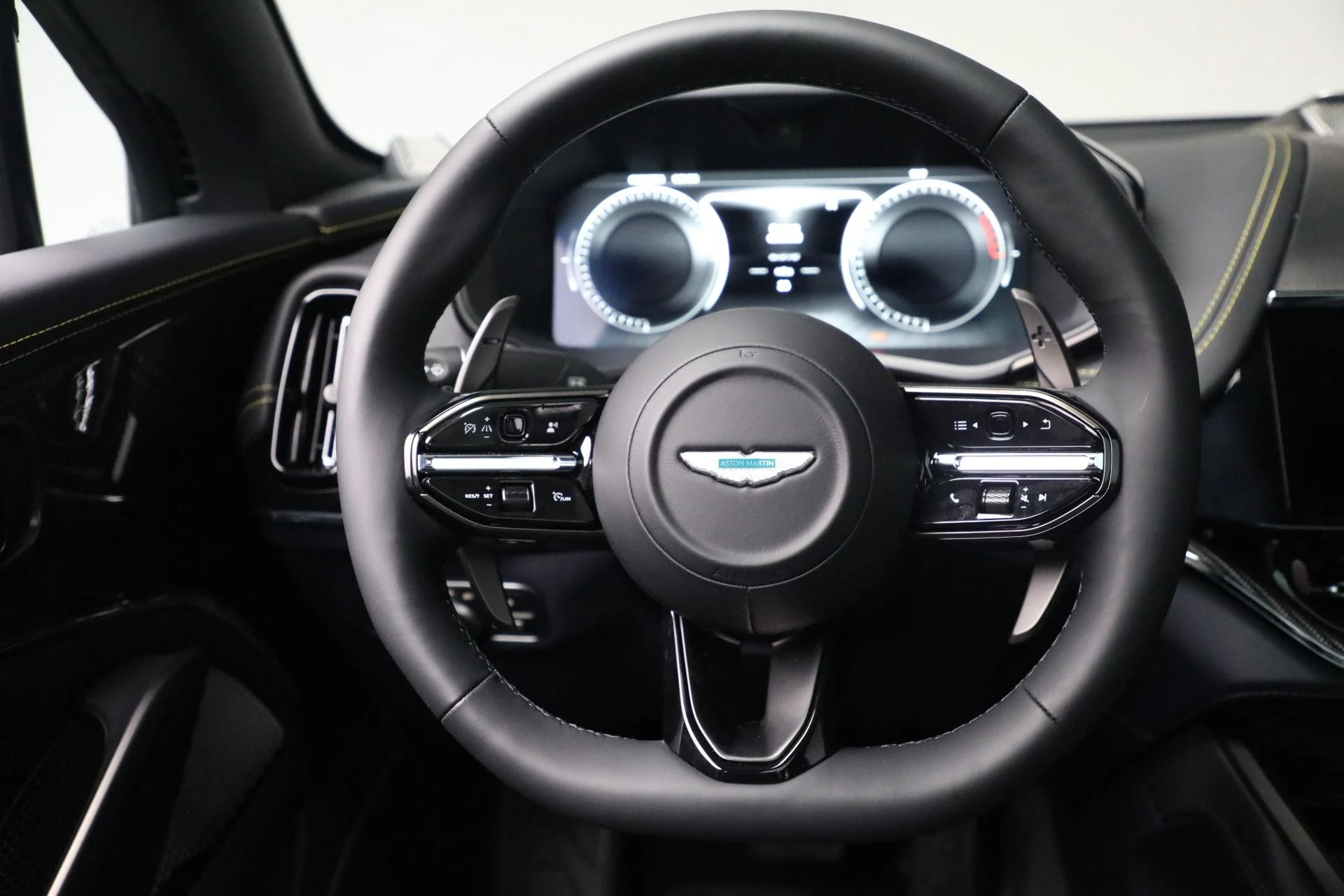 mph020_456293917_New_2025_Aston_Martin_DBX_707_707_8e286c5947