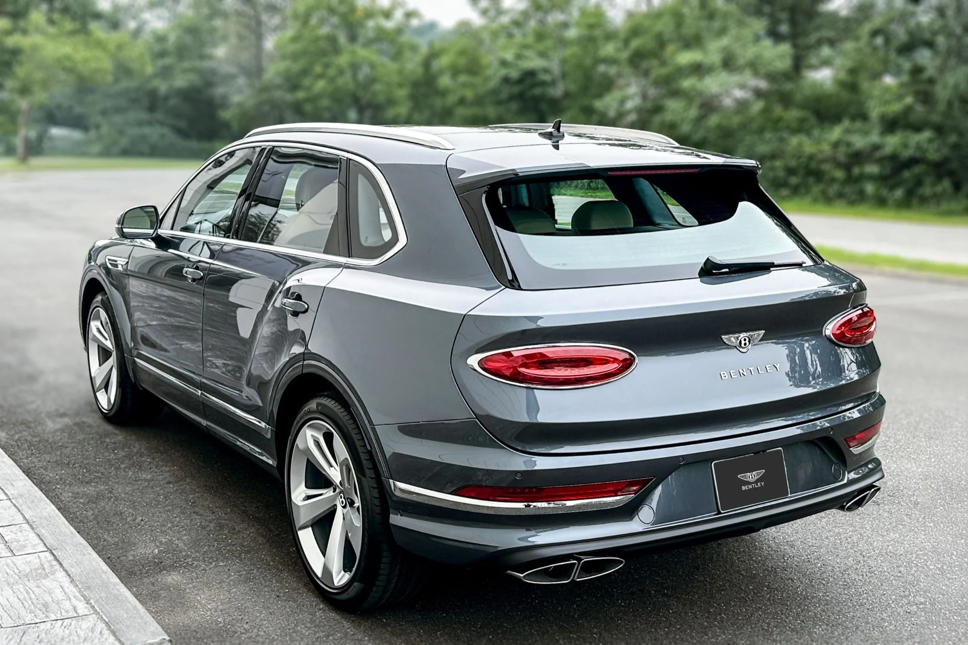 mph020_459433207_New_2026_Bentley_Bentayga_V8_1784540711_3ca779efbf