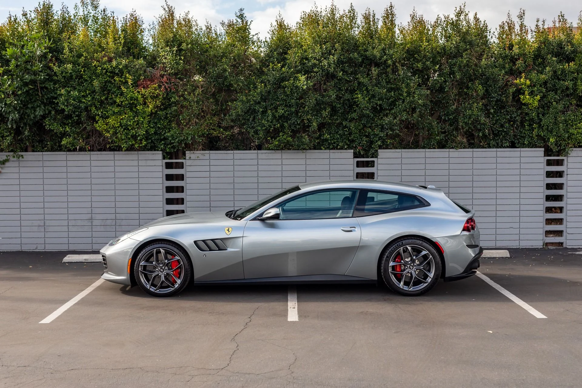 mph020_459683381_Used_2018_Ferrari_GTC_4_Lusso_T_1701305208_5b38d02c87