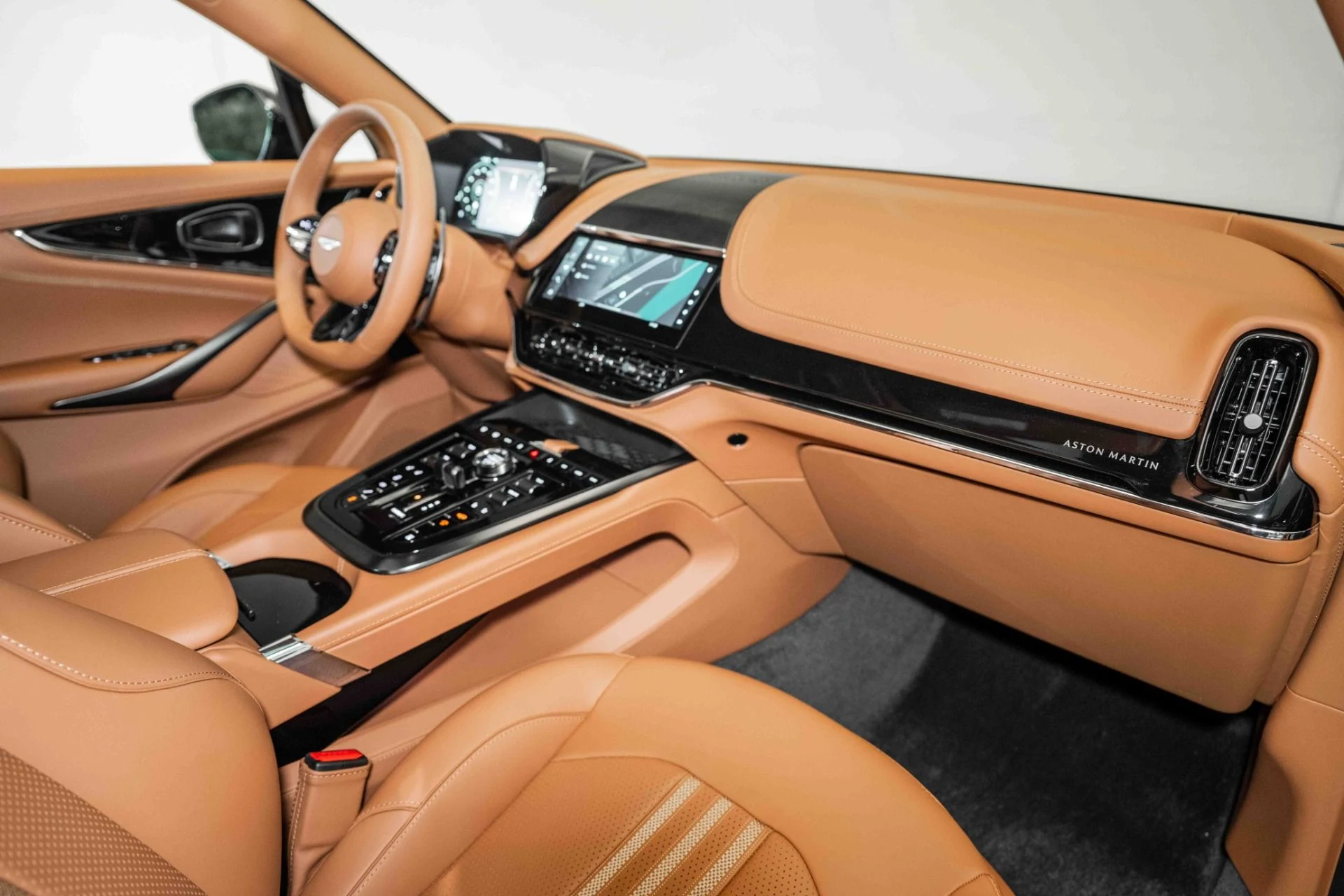 mph020_461656439_Used_2025_Aston_Martin_DBX_707_1730812755_6865c1d8e3