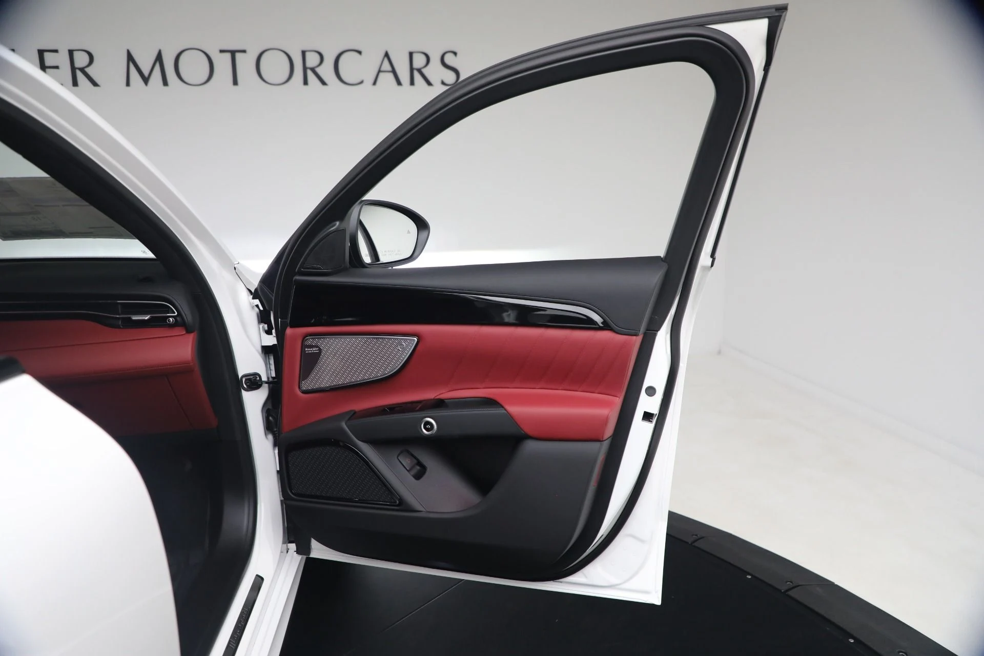 mph020_469734110_New_2027_Maserati_Grecale_Modena_V6_1792096456_21ef875ce7