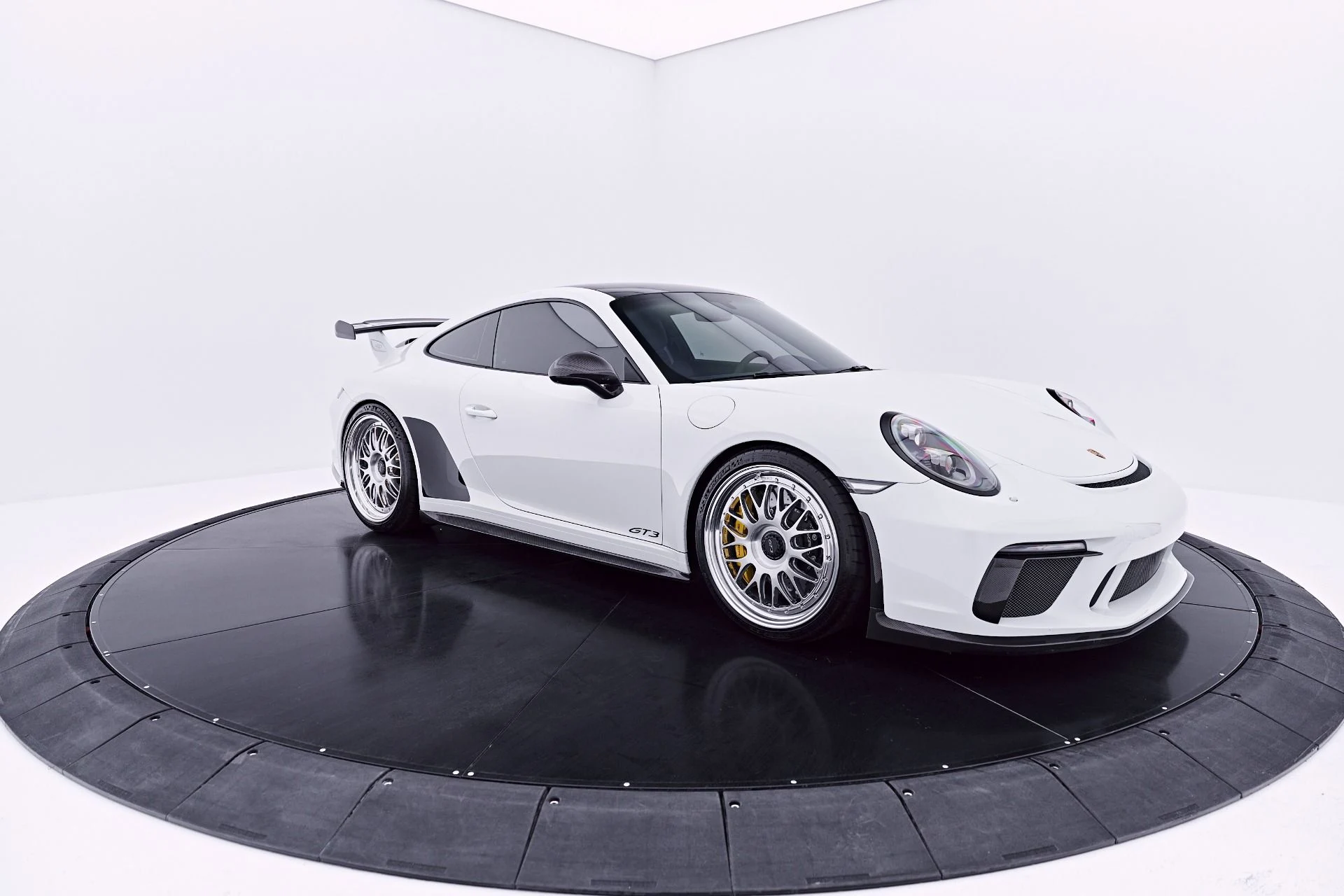 mph020_473866320_Used_2018_Porsche_911_GT_3_1782763310_bf356149f7