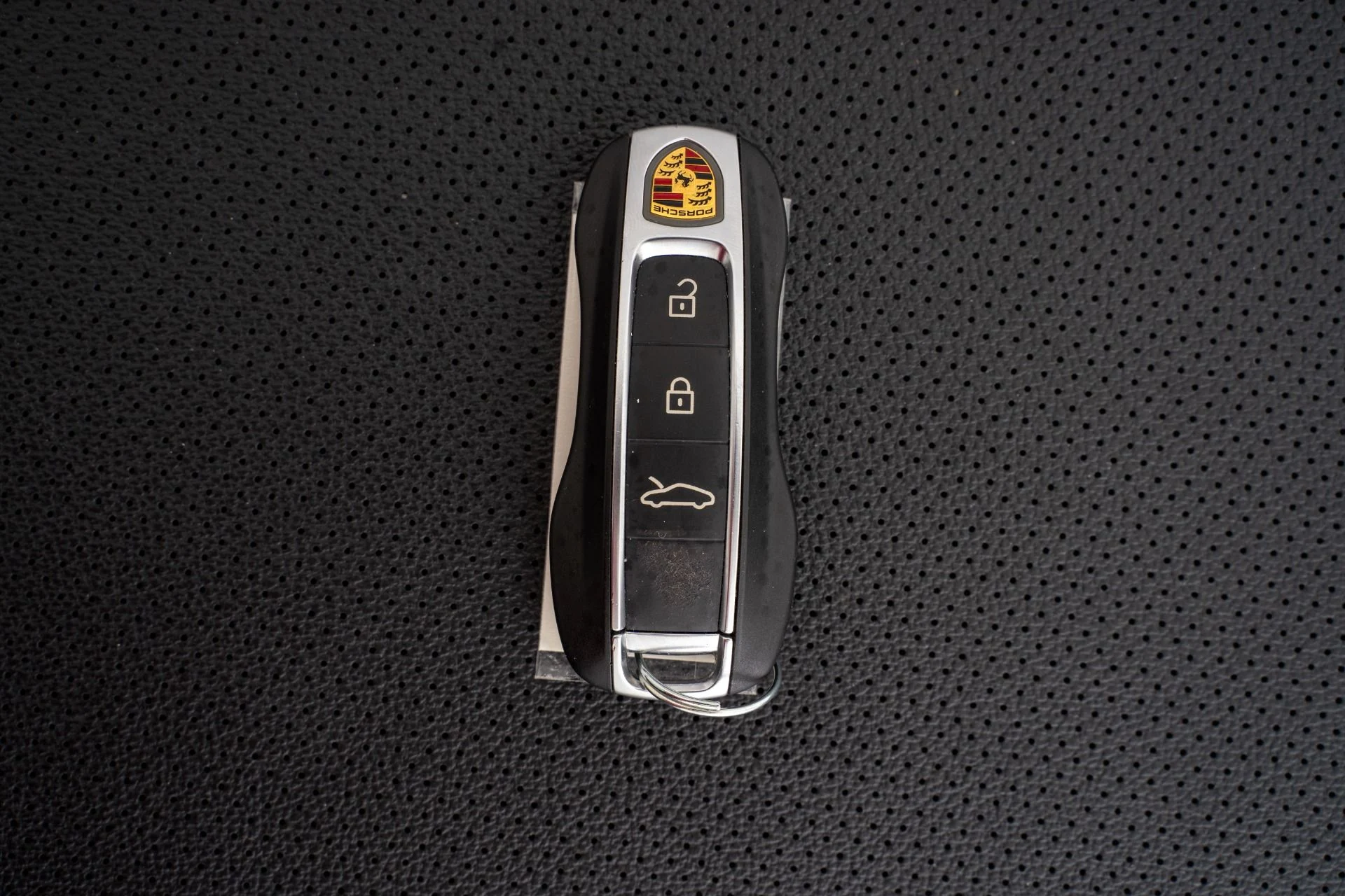 mph020_481720795_Used_2024_Porsche_911_Carrera_Cabriolet_1758206990_78d690ea44