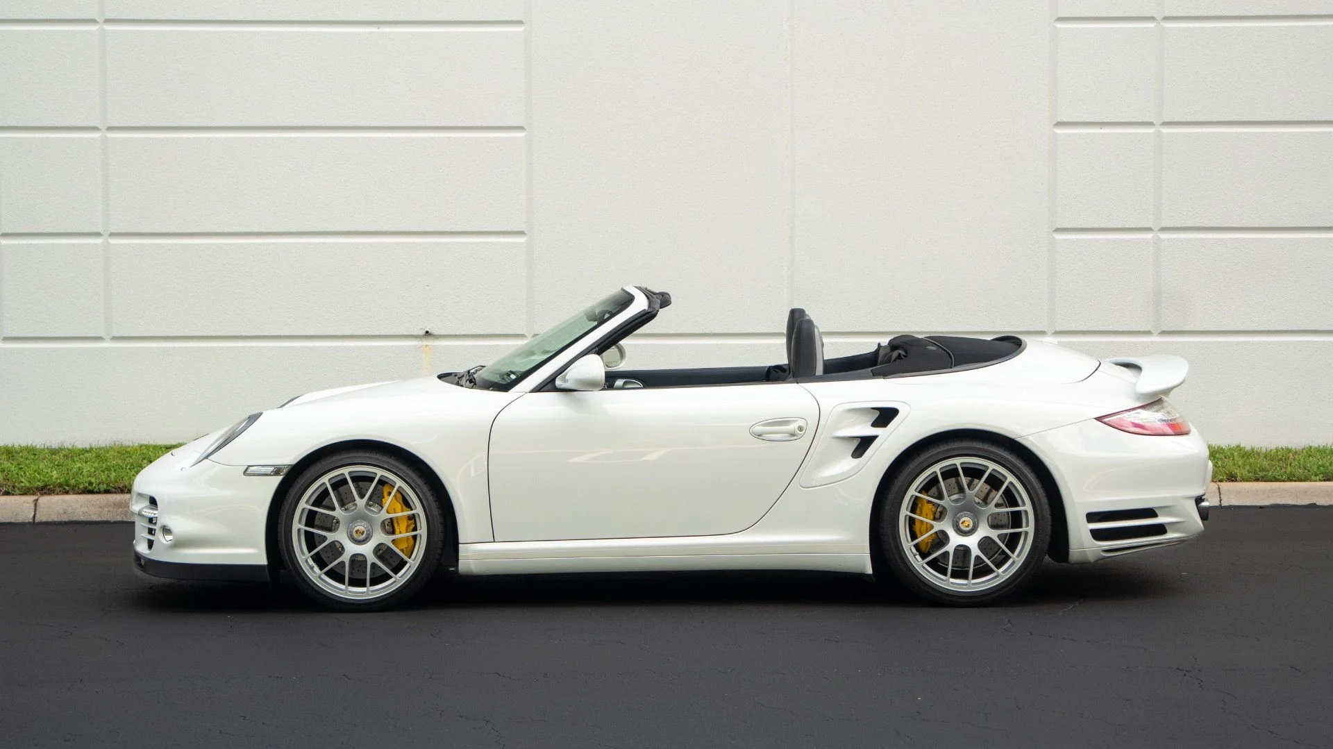 mph020_48870718_Used_2011_Porsche_911_Turbo_S_1754935906_ace8f65af8