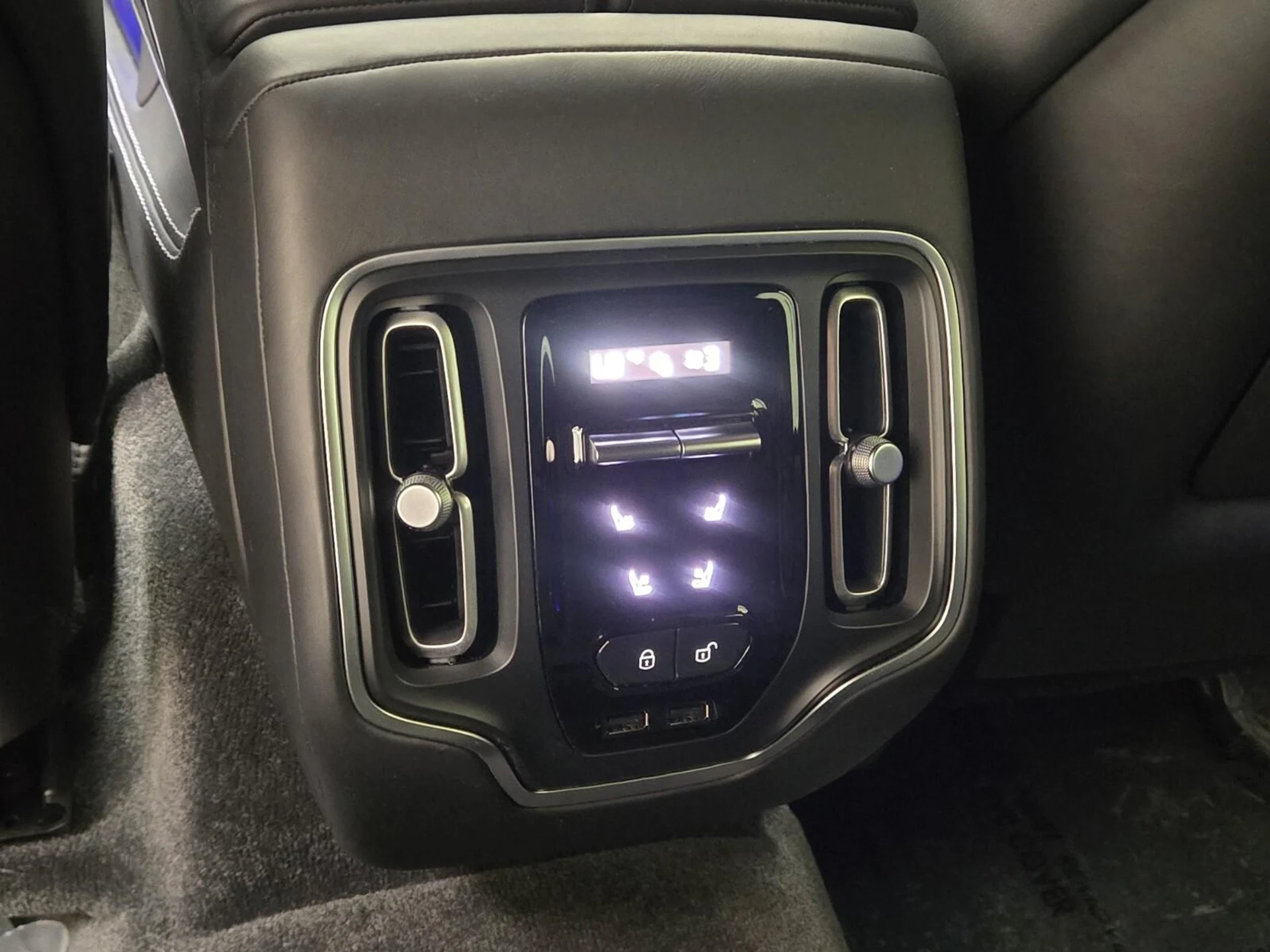 mph020_503985398_Used_2023_Aston_Martin_DBX_707_1769582751_fa8de48737