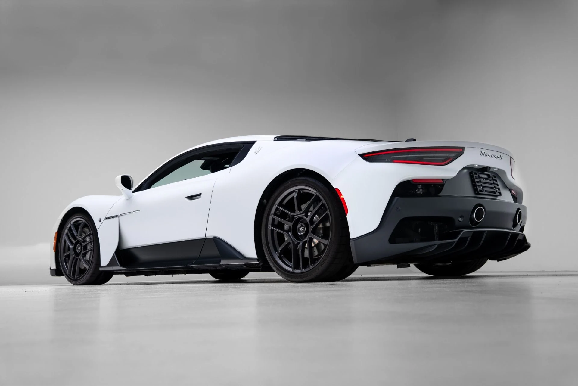 mph020_504625681_Used_2023_Maserati_MC_20_1771372792_64e0815443