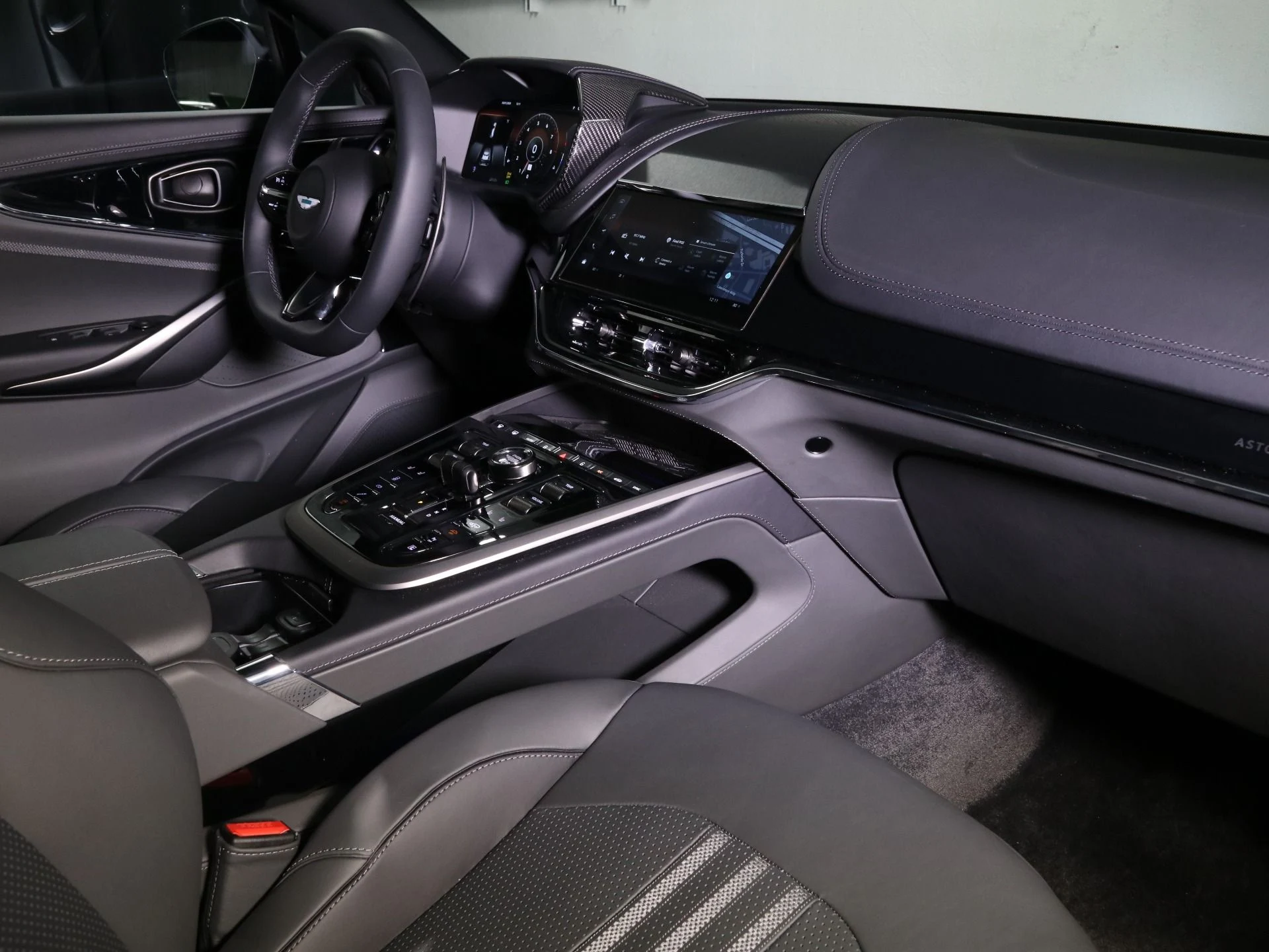 mph020_50722755_New_2025_Aston_Martin_DBX_707_1768458252_8e23a282ce