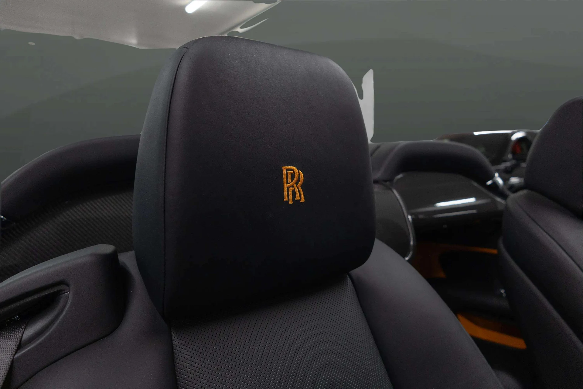 mph020_512590683_bd8856ea_7153_44d8_9e08_ad8151322e8a_201920_Rolls_Royce20_Black20_Badge20_Dawn2028_SCA_666_D55_KU_11584429_20_2874425147