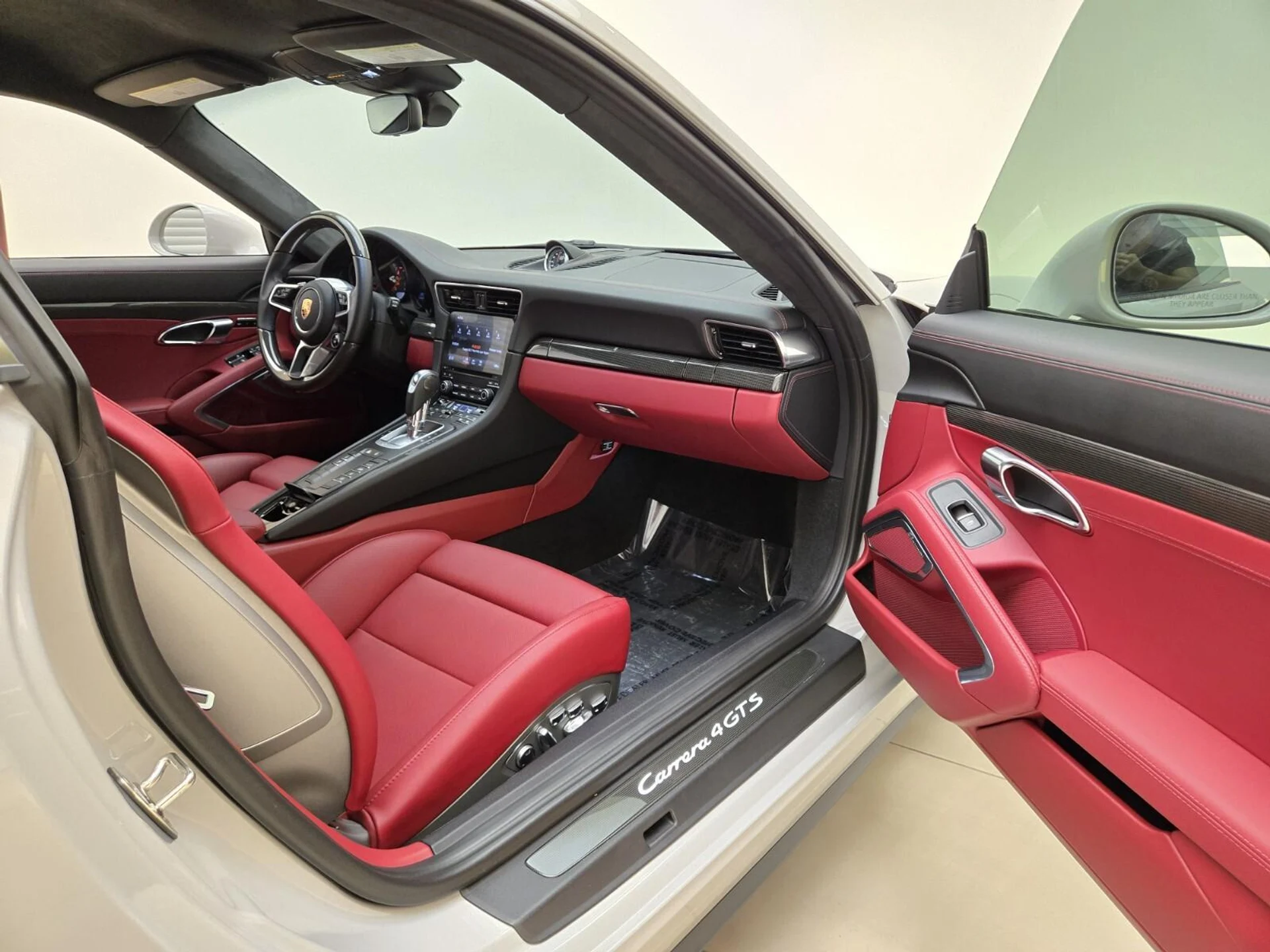 mph020_516972483_Used_2019_Porsche_911_1763542634_3727ac23b2