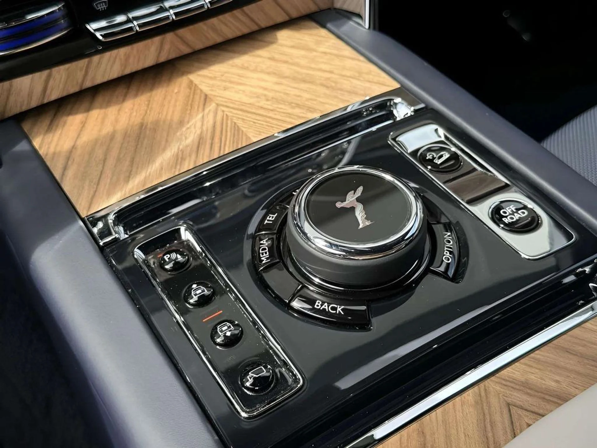 mph020_51995236_29335cbf80b22e12a0f444c42bbeb9e9x_3a12b8bfba