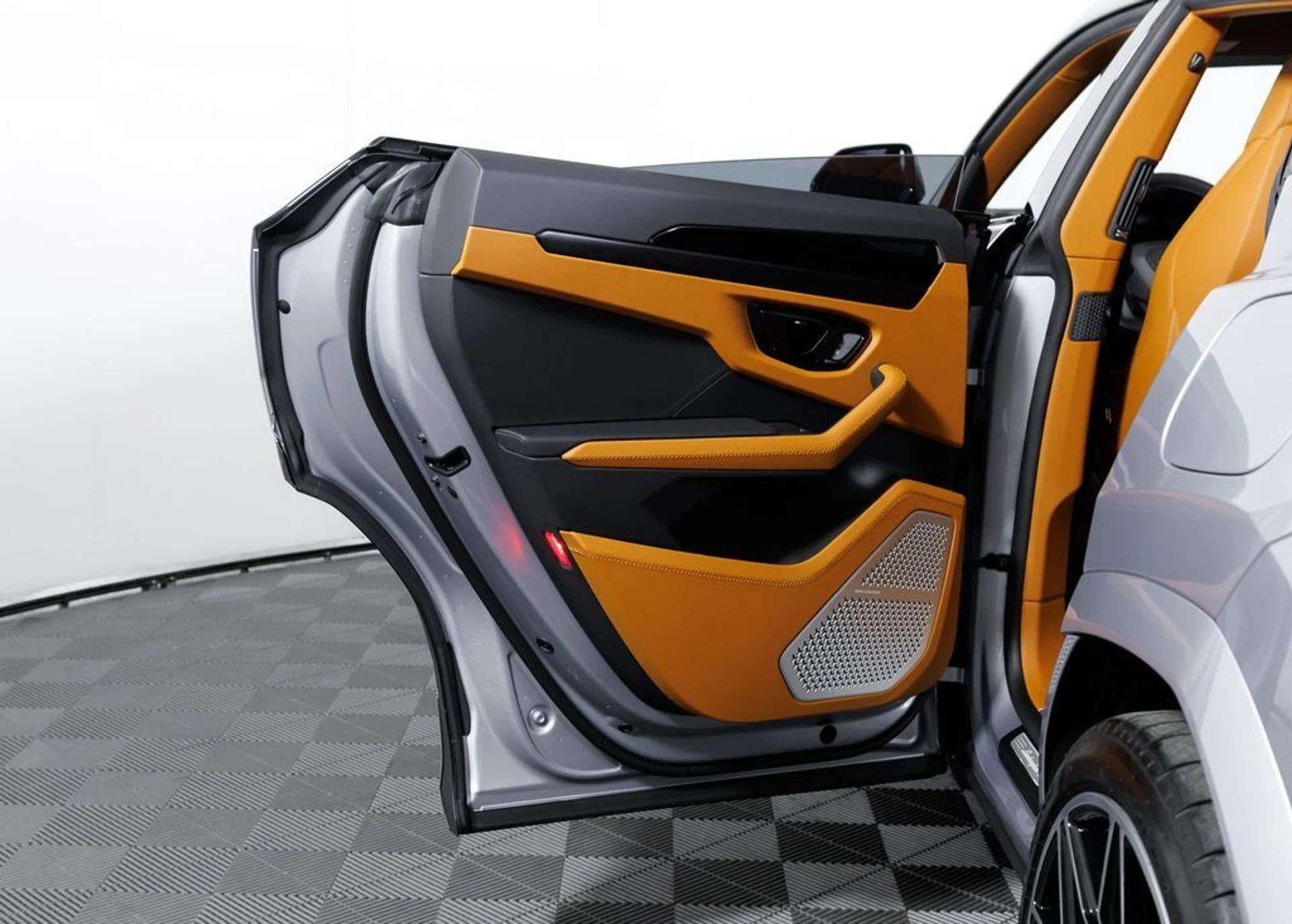 mph020_539848103_4d7176dfe72c94df62f9bc59a3164482_48e3581743