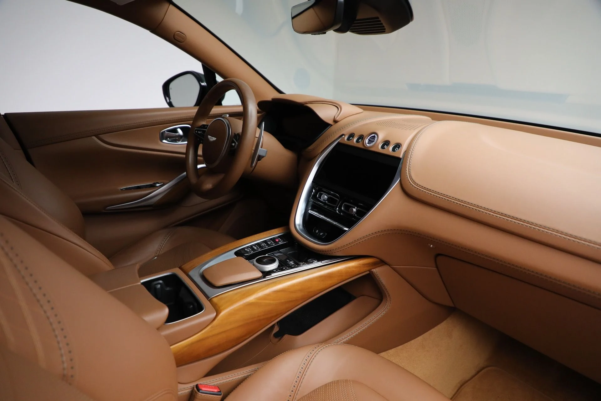 mph020_548528697_Used_2022_Aston_Martin_DBX_c754e4398b