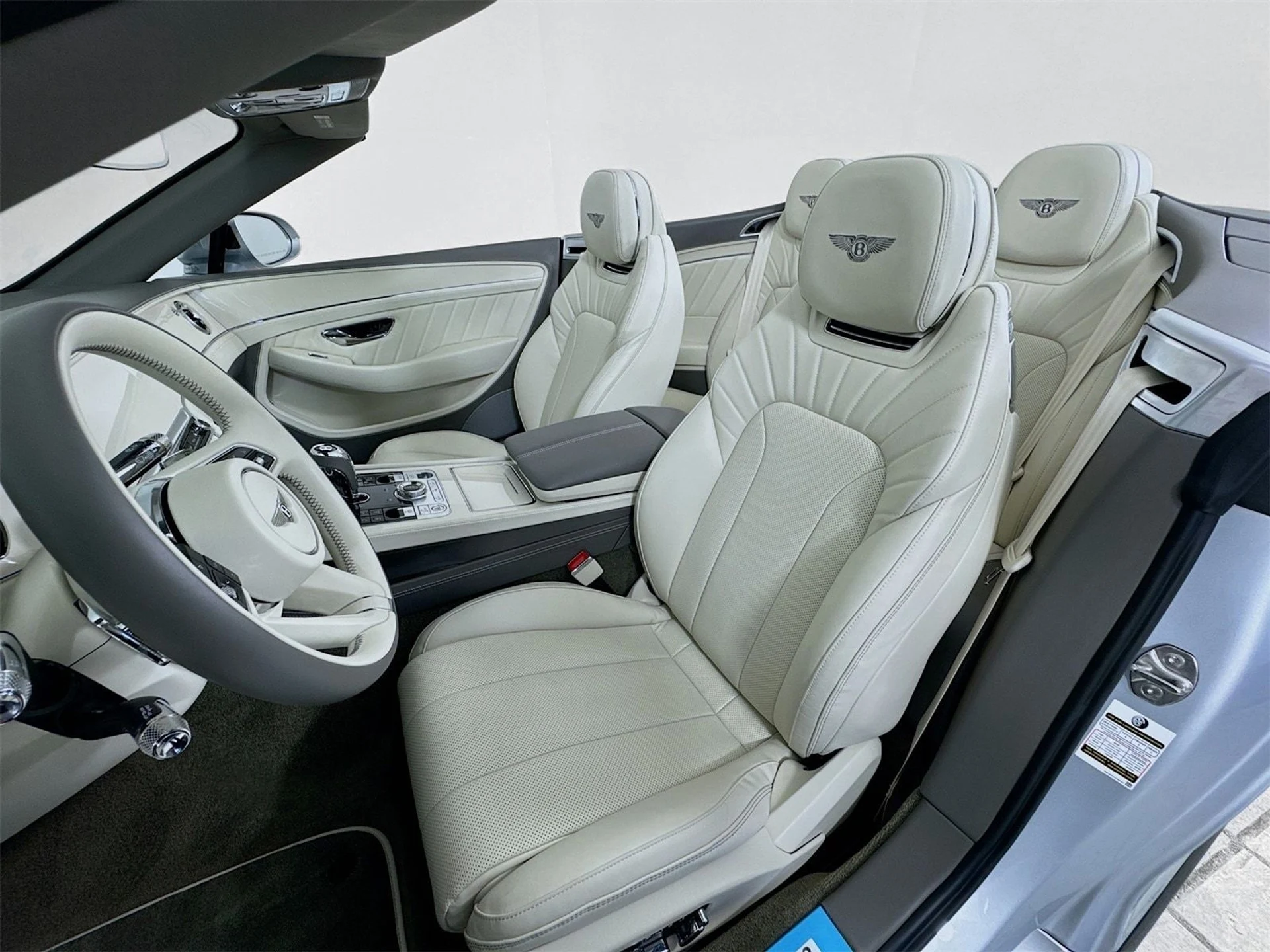 mph020_550074738_2ff2a7159c033060c4e81ff0ce04ffa3x_8404d0b7b7