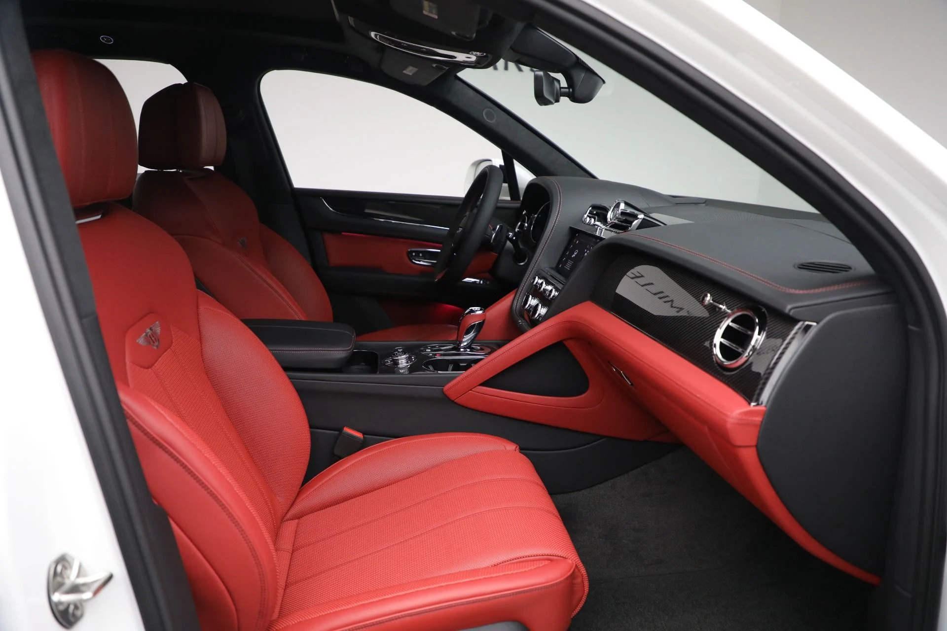 mph020_550482843_New_2025_Bentley_Bentayga_V8_90db79af96