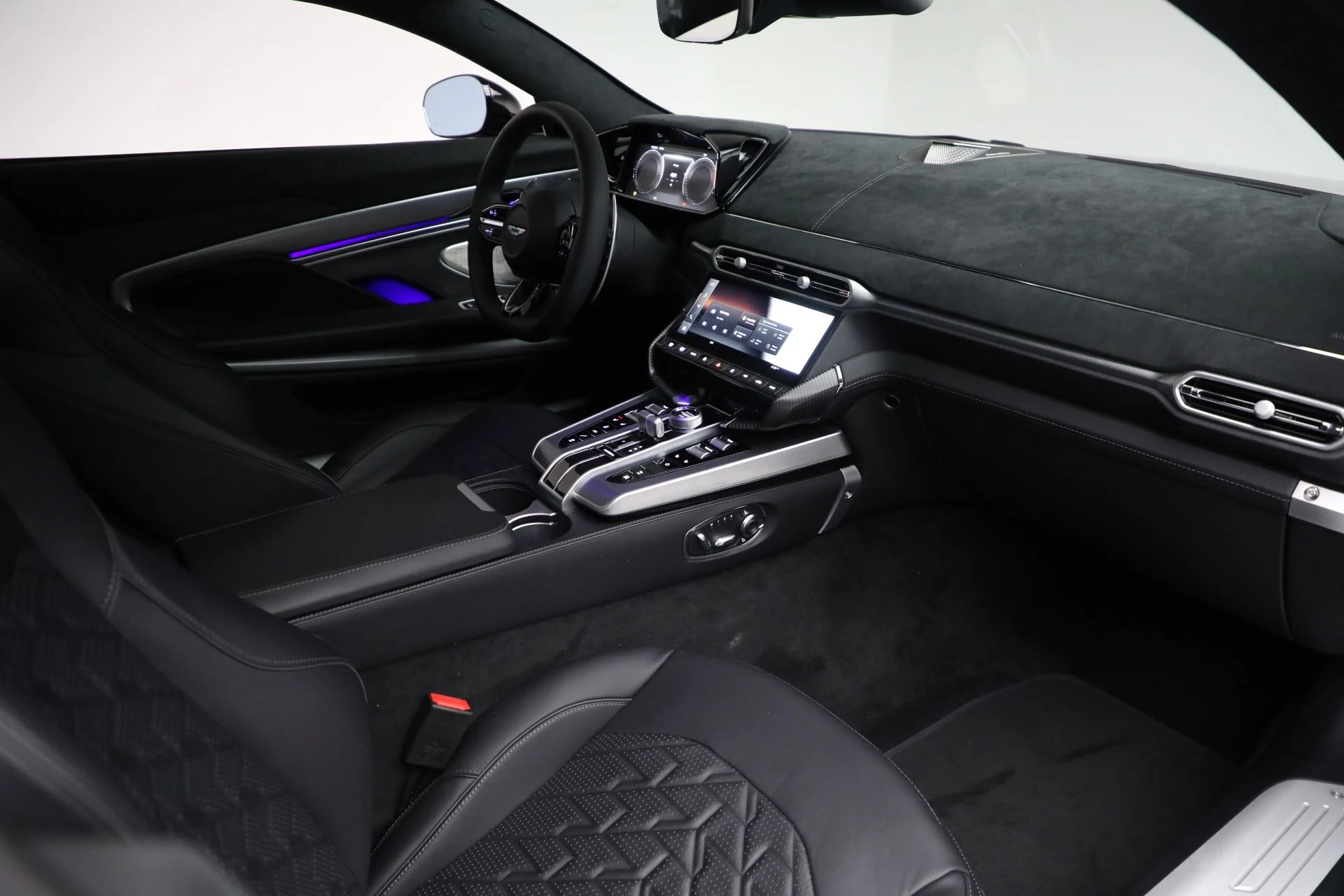 mph020_555970567_New_2025_Aston_Martin_Vanquish_2698bae689
