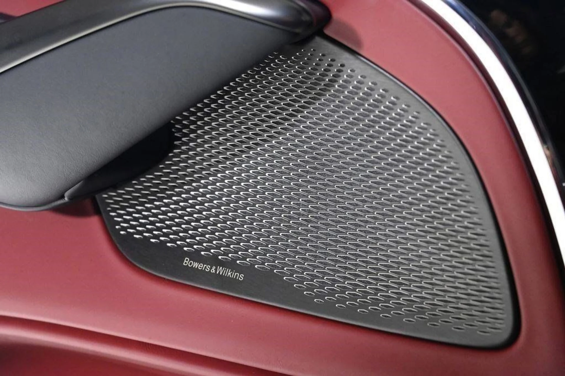 mph020_564426840_new_2025_aston_martin_dbx_707awd_11350_22854858_20_1024_f0e3e6d531