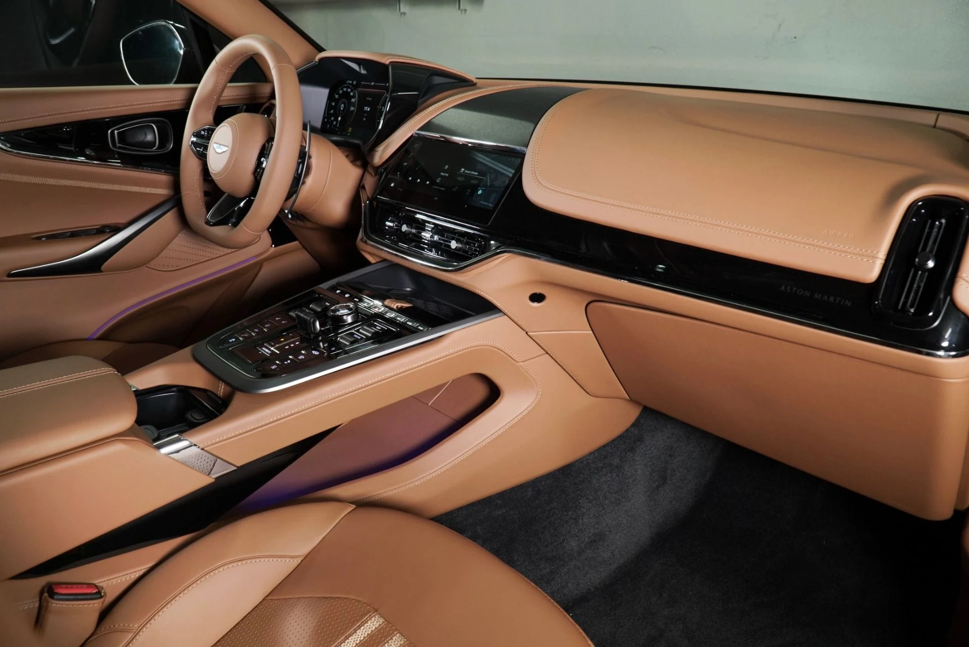 mph020_565656900_New_2026_Aston_Martin_DBX_707_1769300415_5f31090883