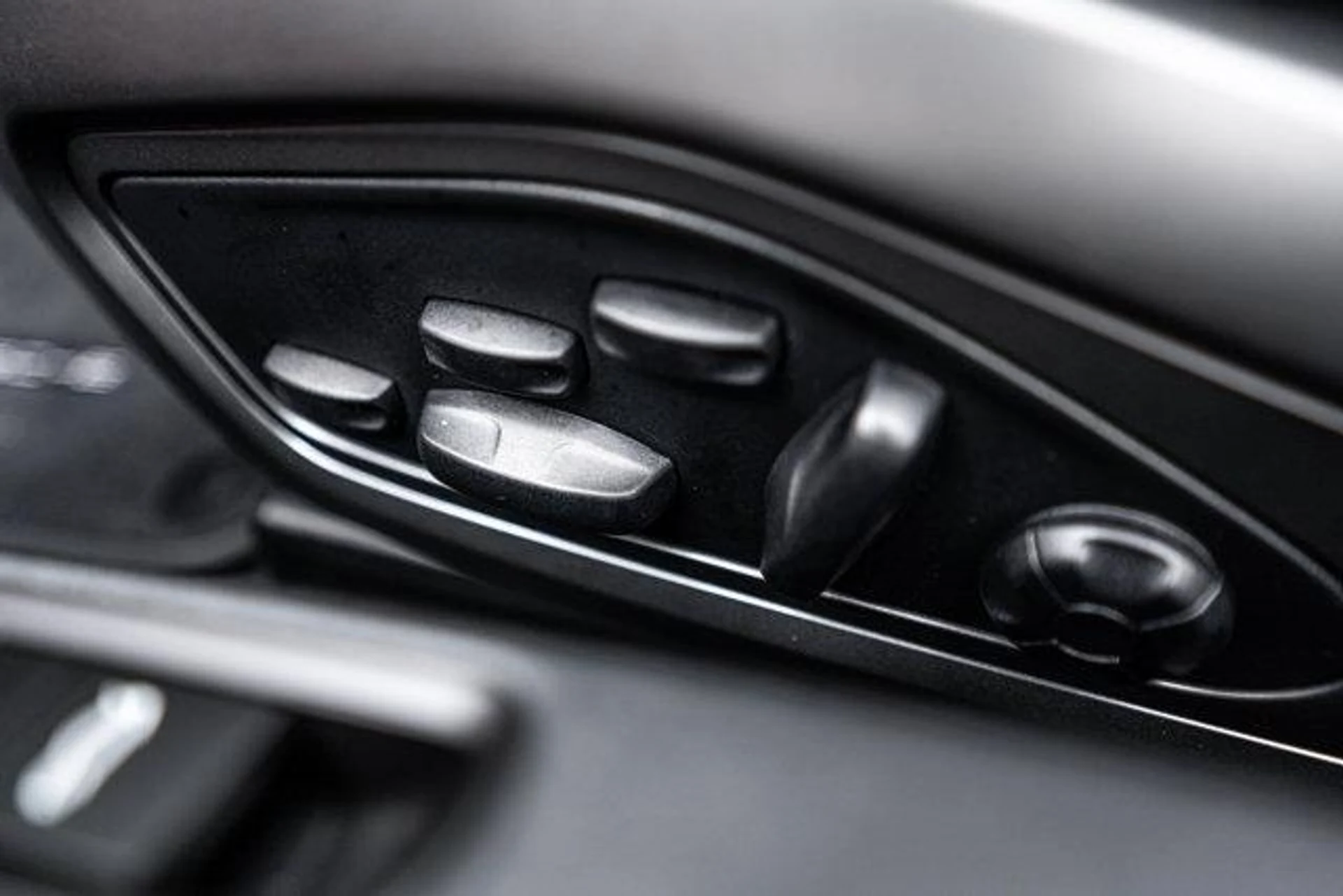 mph020_570440007_4_Zd_P22m_XGIC_Vdy_SF_Fh_Af_D_Aa_Dk_U_6c62f7fbcc