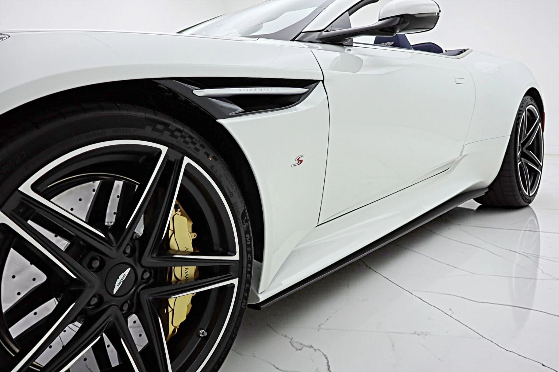 mph020_570740932_New_2026_Aston_Martin_DB_12_S_Volante_fcd1e97992