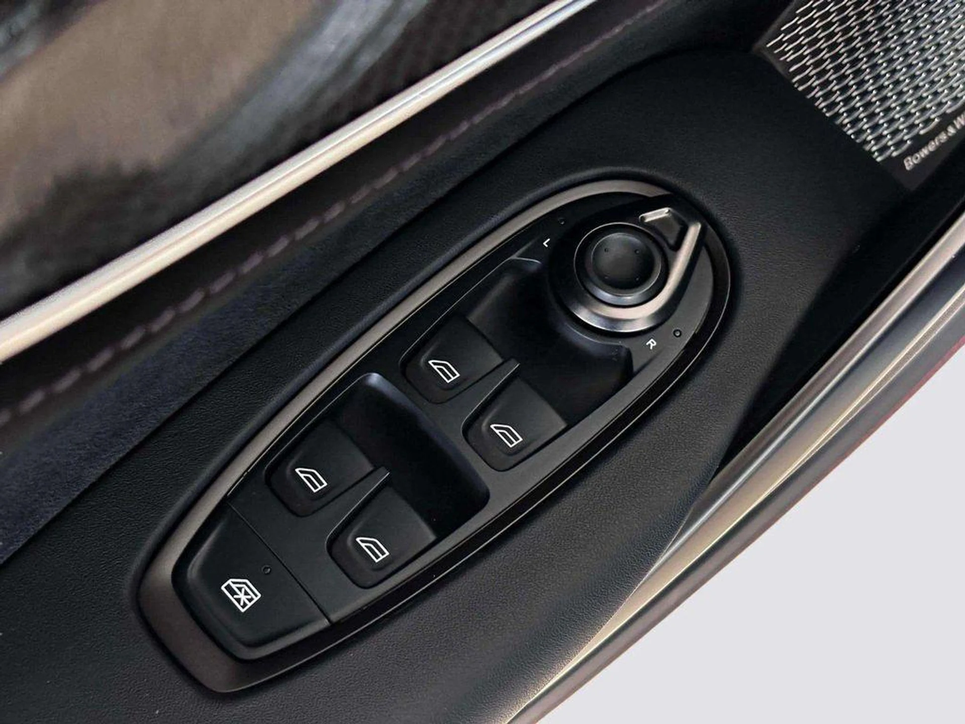 mph020_571645220_vvj_i_Nwdzj_Rkl6_B29_EFX_Lhgm_L1_M_7ffa23cd75