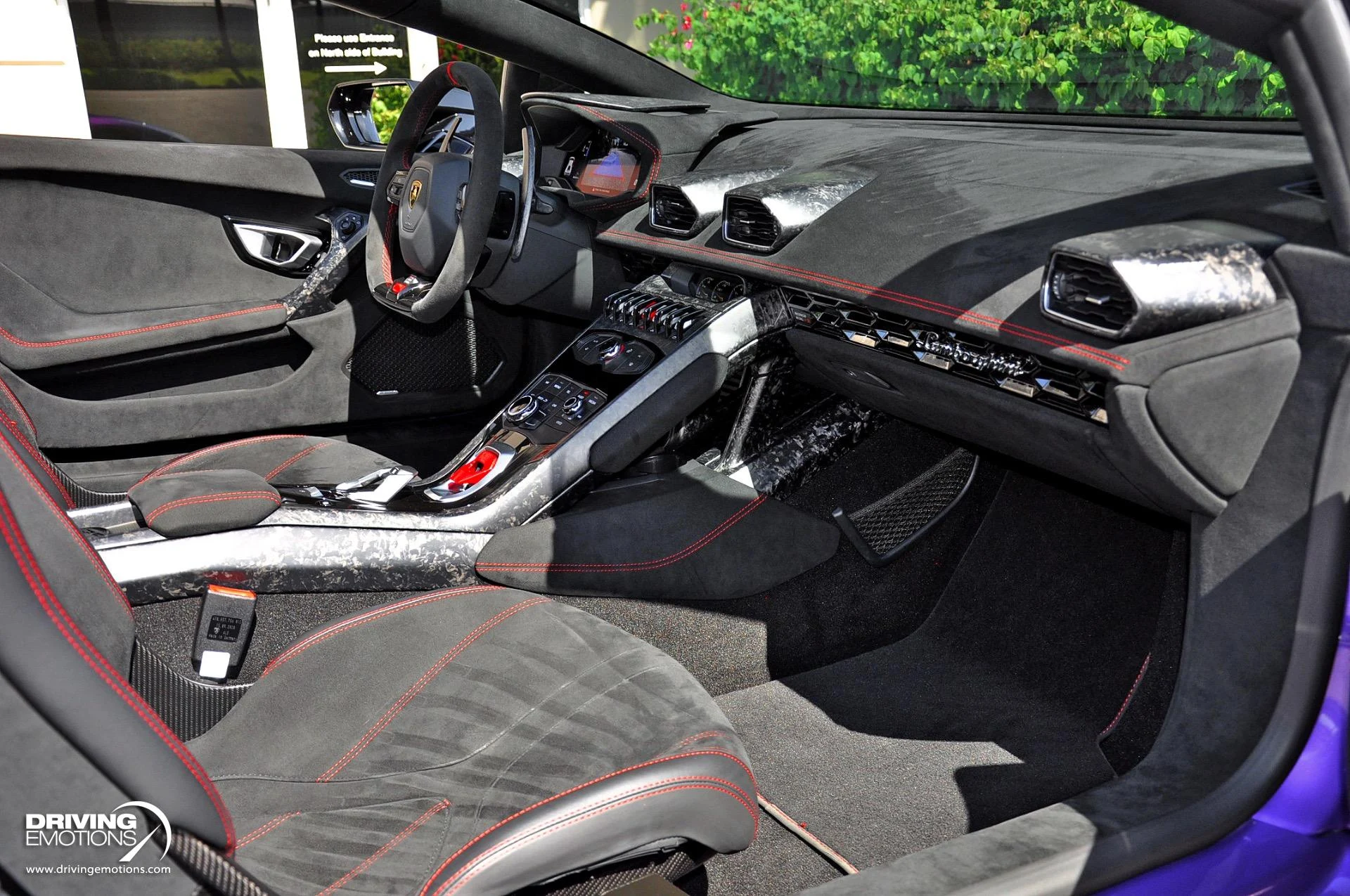 mph020_586844499_863_p21_l_714843f1ea