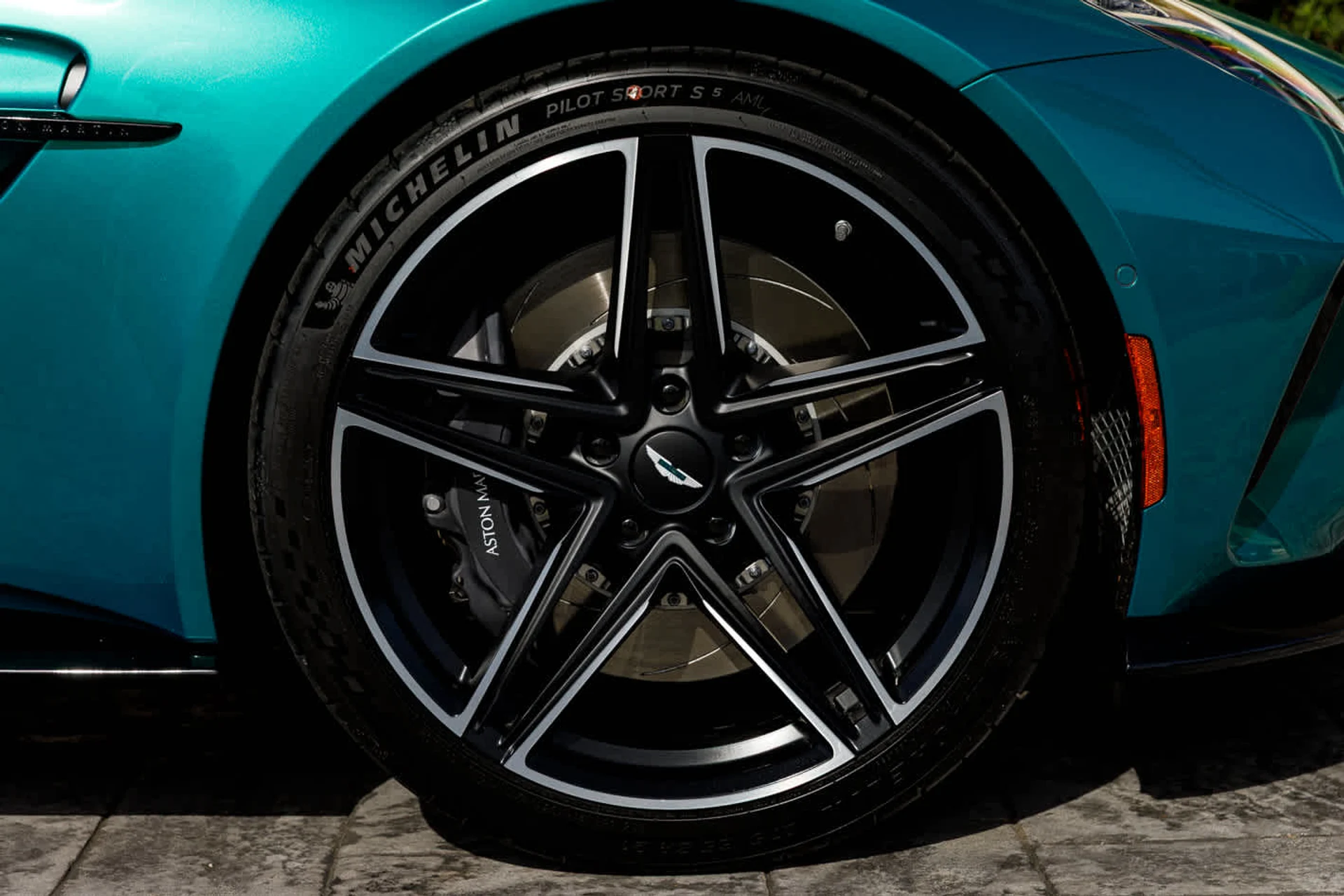 mph020_587594383_21_5b19cc13d2