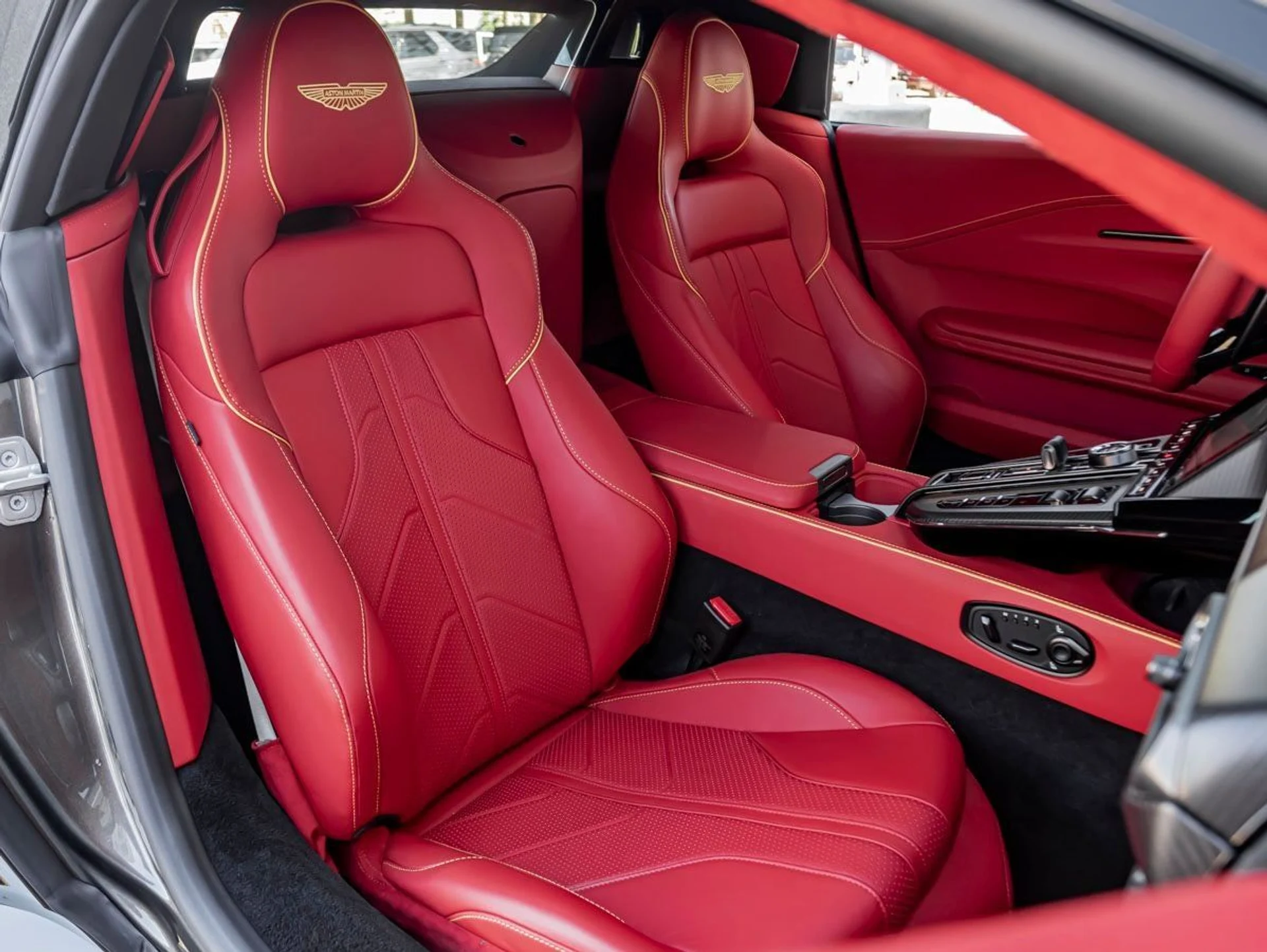 mph020_592786344_21_c8f76c3043