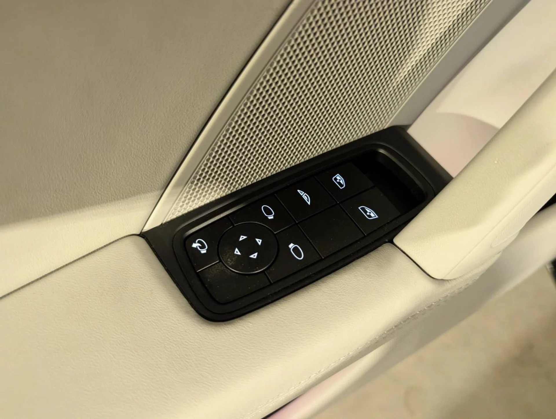 mph020_594544952_76c86dcbeb5bf1e4440ad7339929e8d5x_26de74f1e3