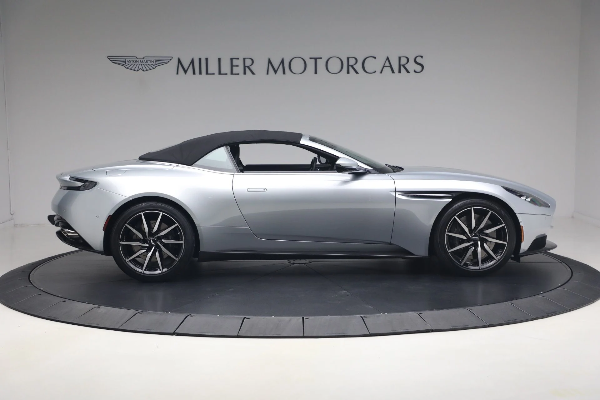 mph020_598583389_Used_2019_Aston_Martin_DB_11_Volante_1781362219_01da73aa9d
