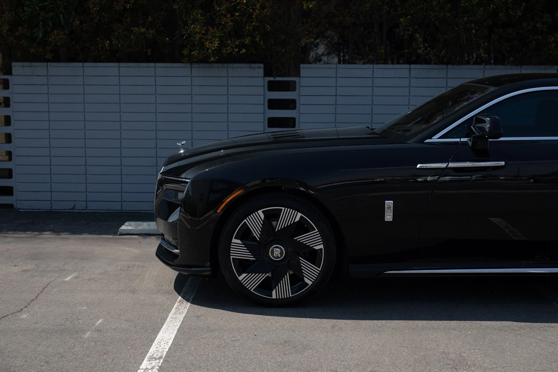mph020_600647436_Used_2024_Rolls_Royce_Spectre_1743007755_cbfcbcb463