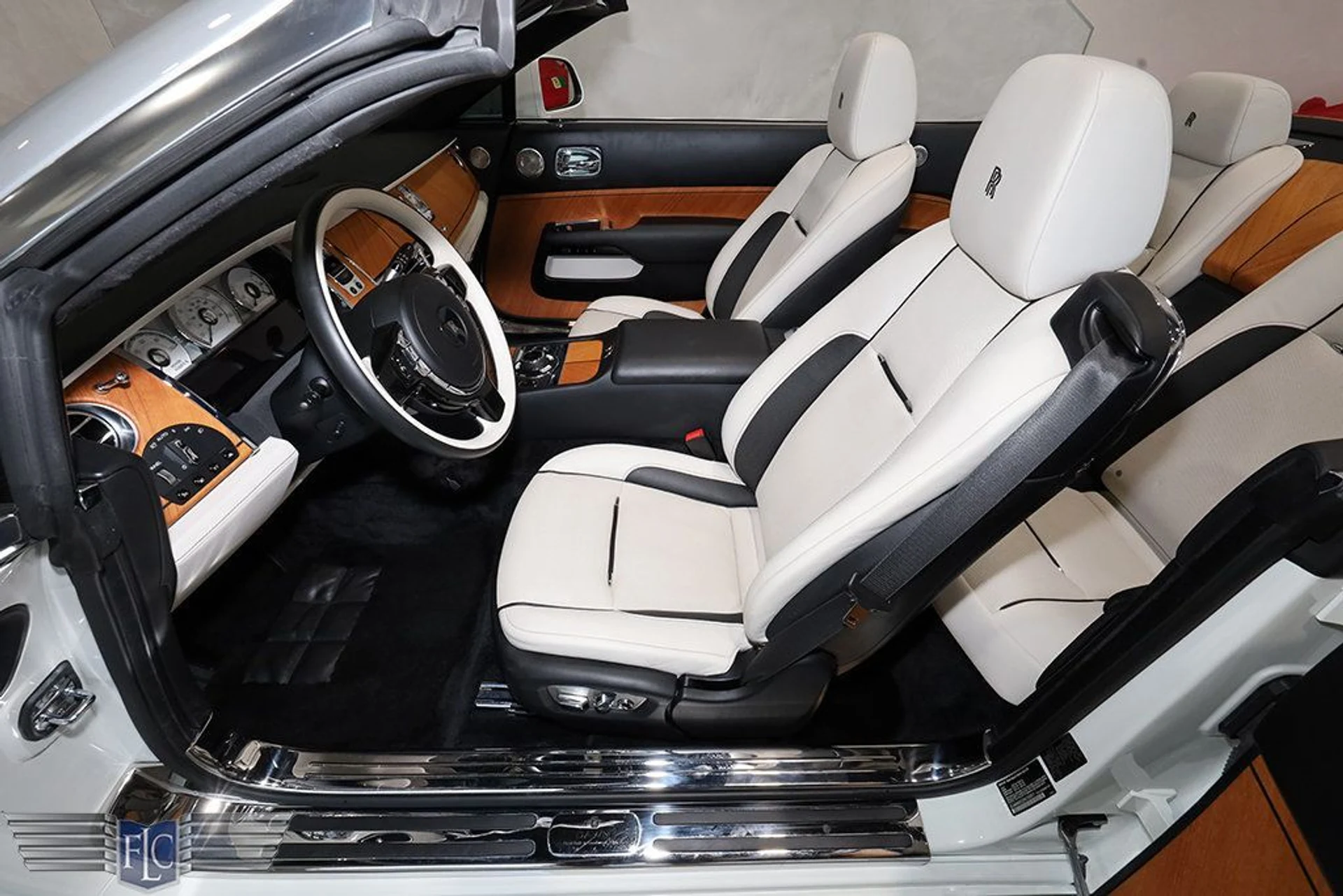 mph020_603485550_used_2017_rolls_royce_dawn_convertible_9689_23039198_21_1024_94d08f9f16