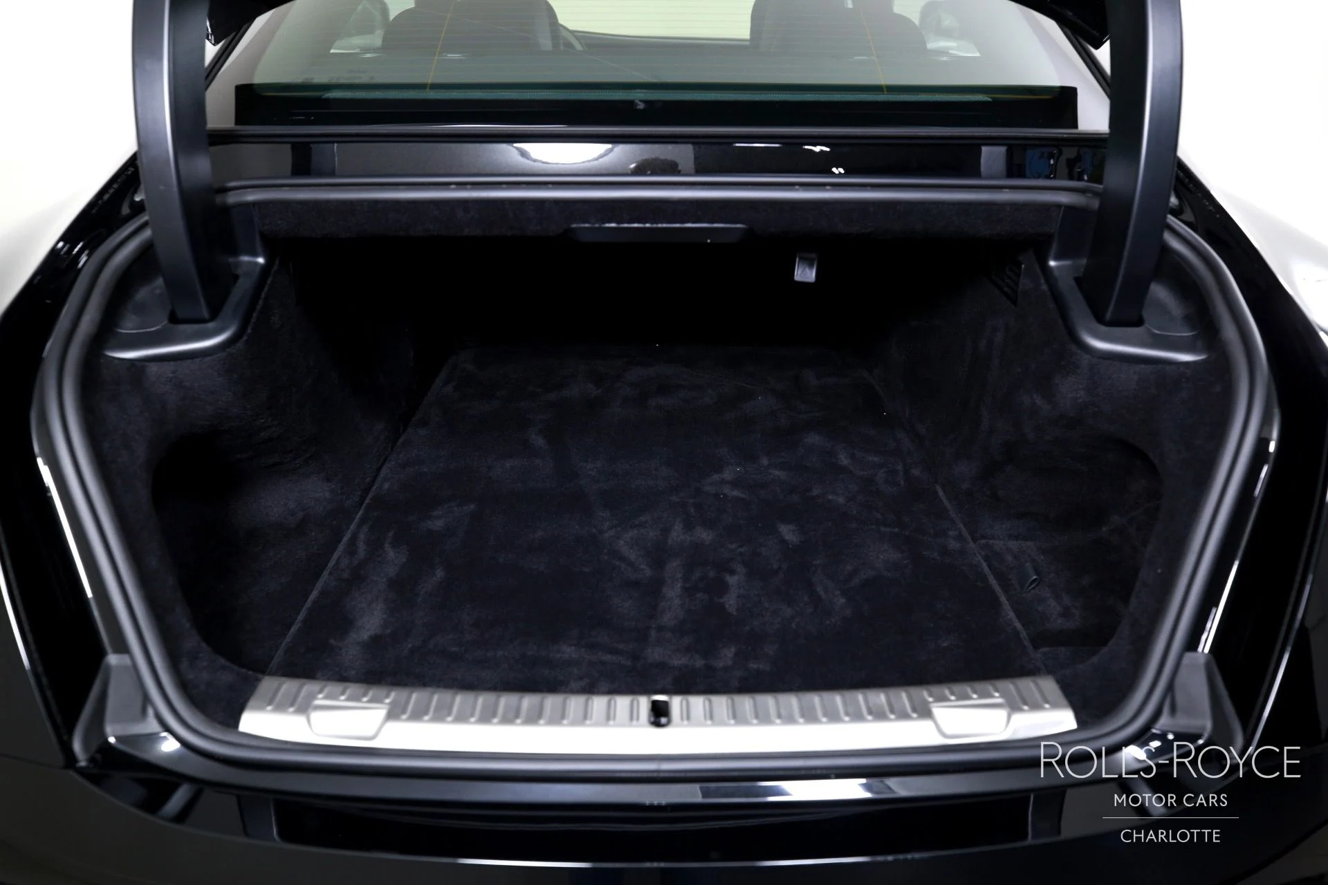 mph020_605889158_Used_2024_Rolls_Royce_Spectre_1757714259_2fb27c3ad7