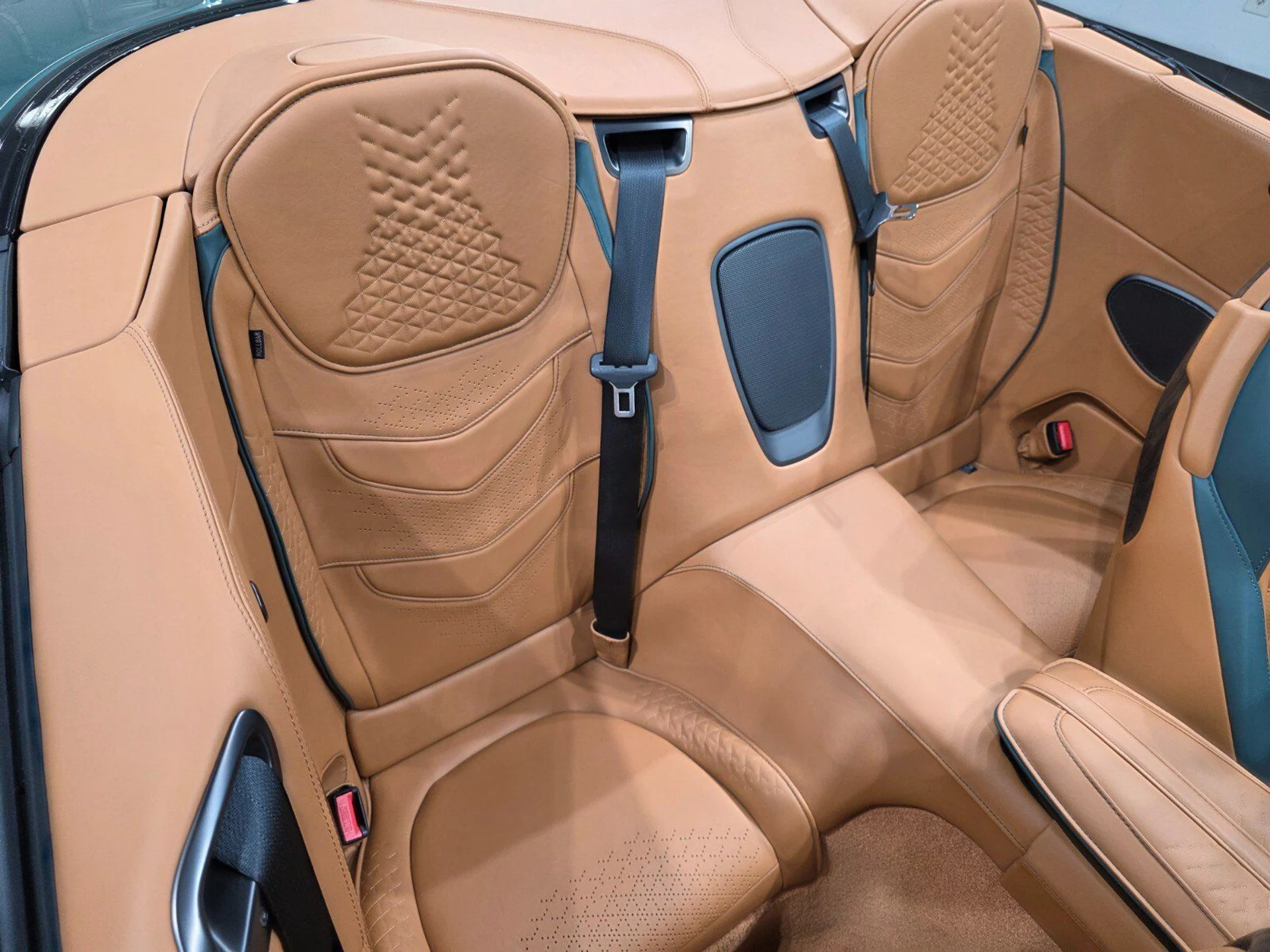 mph020_611590856_2548f63cd147e81aa25466c7faa229b3_0395fb9590