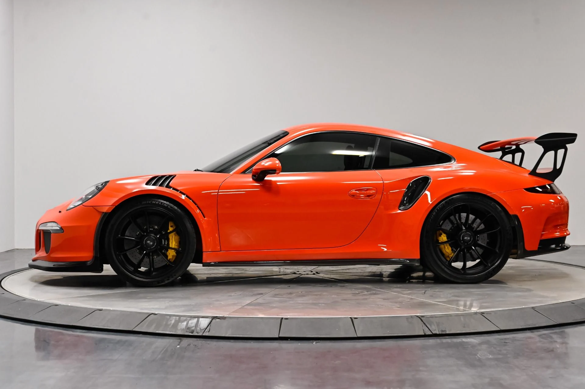 mph020_615198268_Used_2016_Porsche_911_GT_3_RS_1791298183_38b2c6ac77
